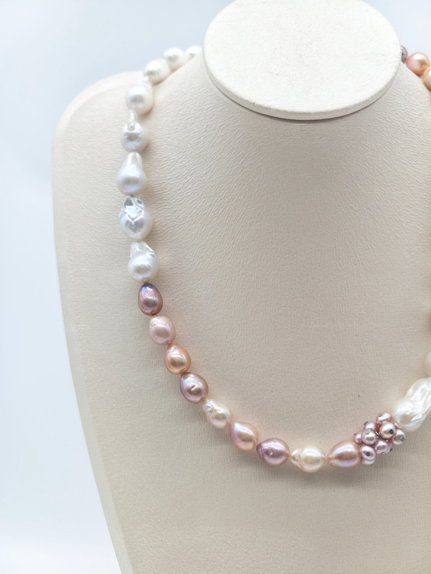 IRIDESCENT FRESHWATER BAROQUE PEARL NACKLACE