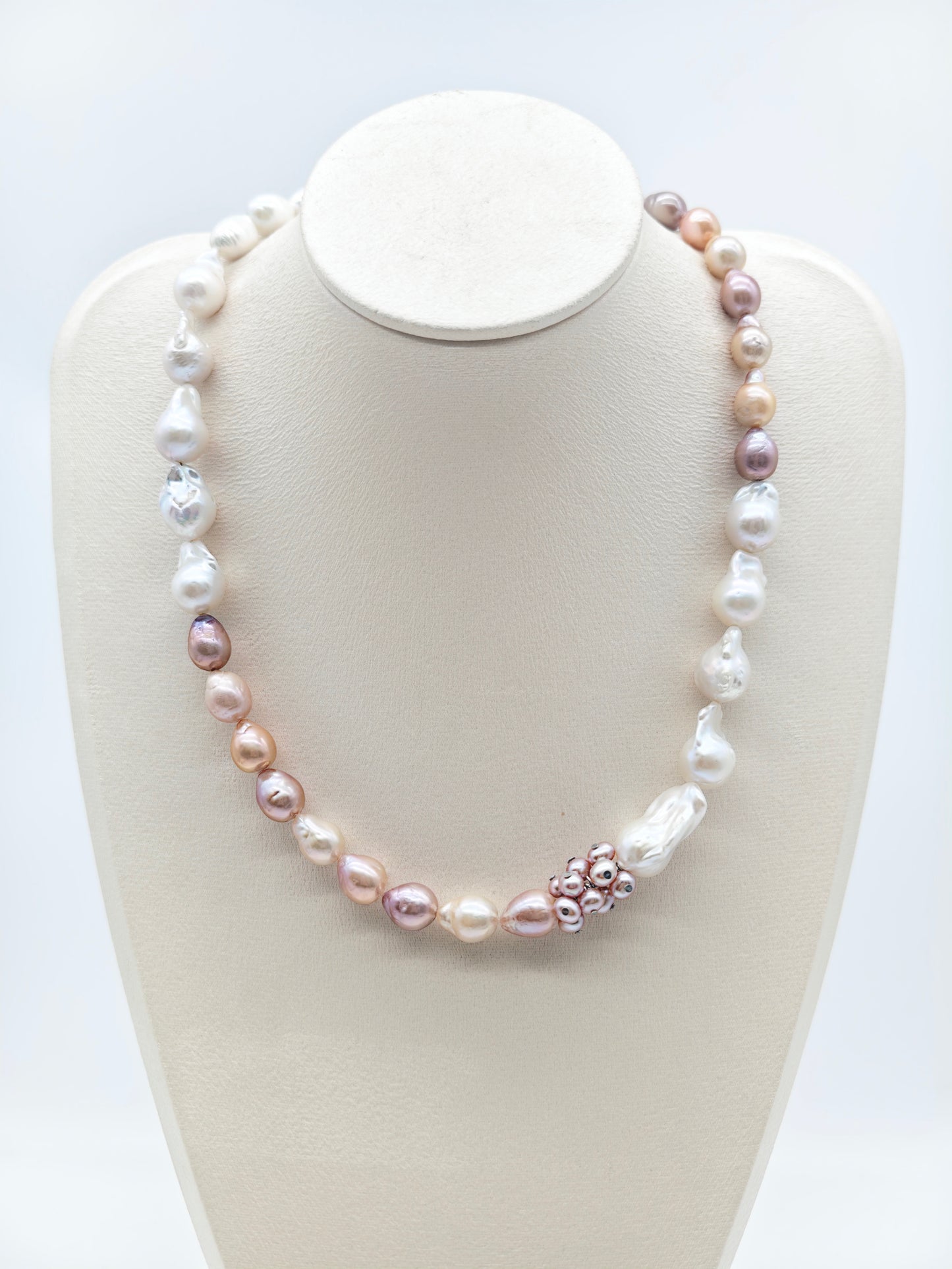 IRIDESCENT FRESHWATER BAROQUE PEARL NACKLACE
