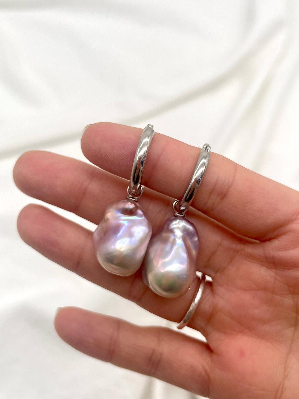 FRESHWATER BAROQUE PEARL DROP EARRINGS WITH METAL LOOP - SILVER