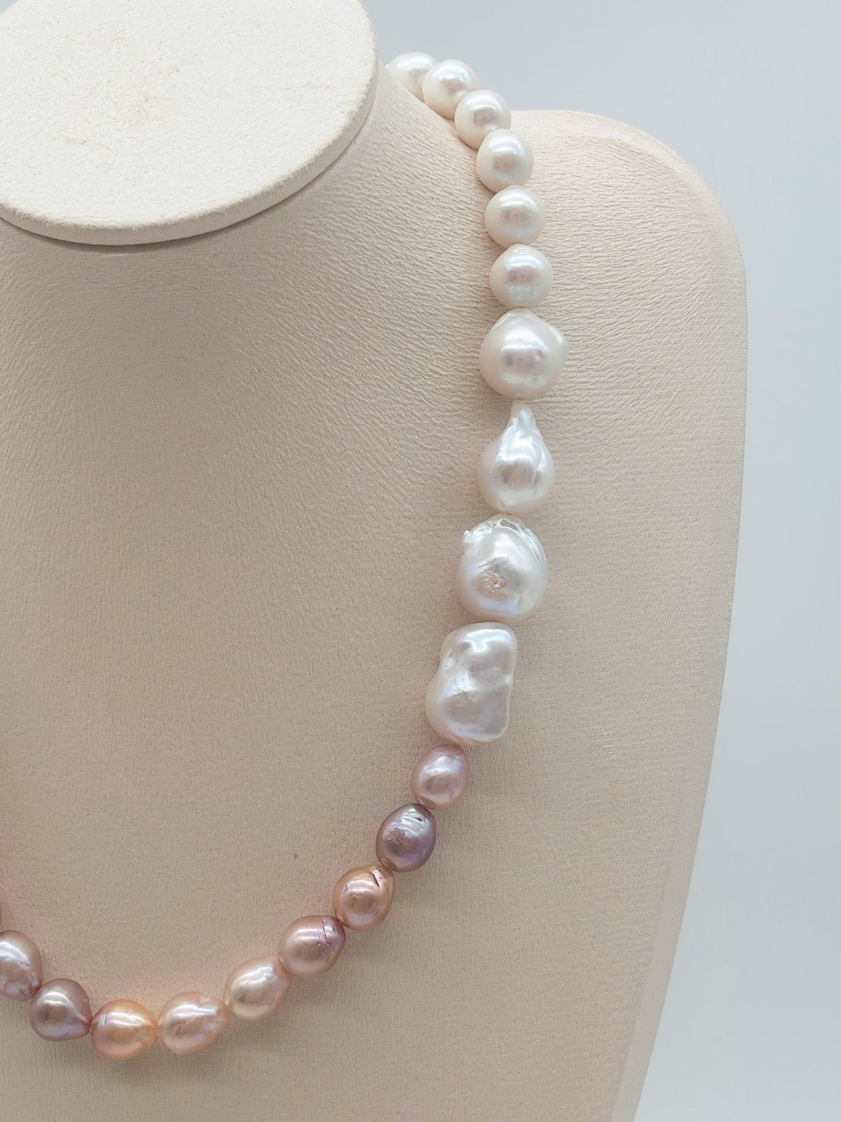 IRIDESCENT FRESHWATER BAROQUE PEARL NACKLACE
