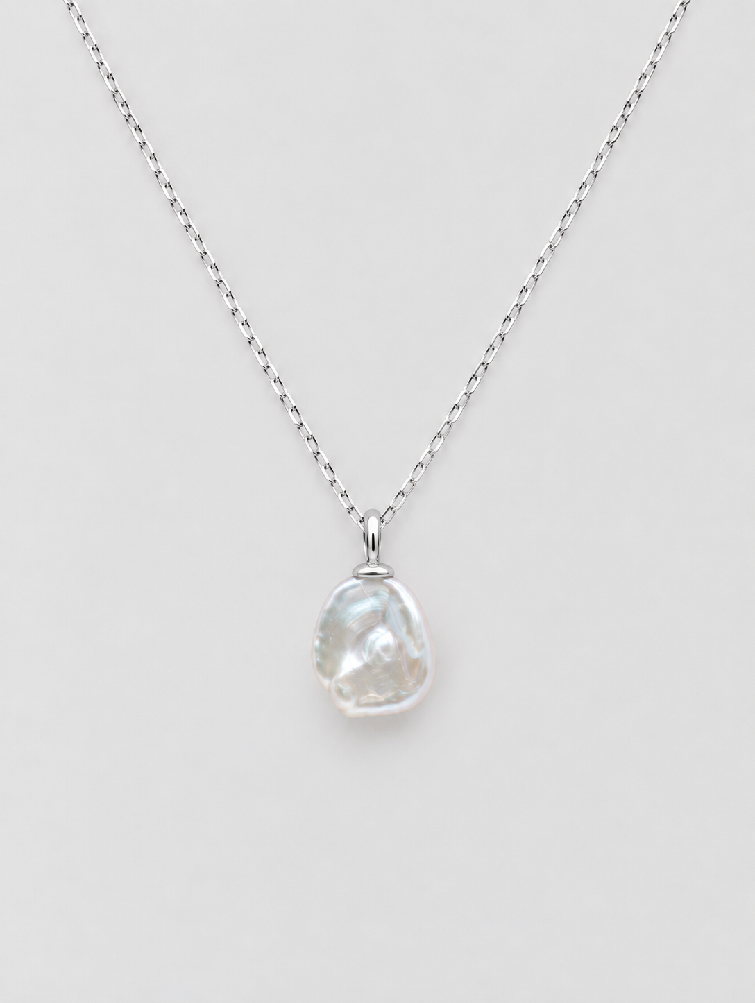 THE WHITE KESHI PEARL PENDANT
