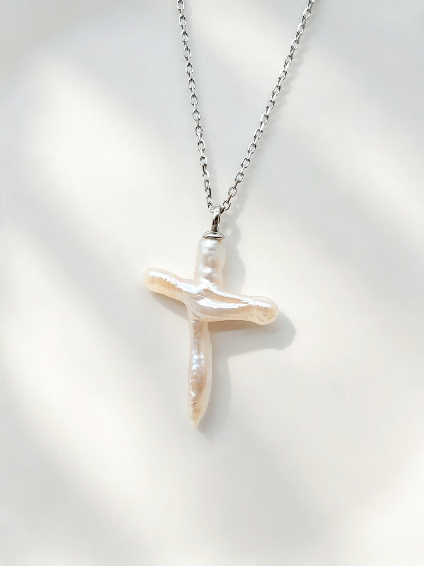 CROSS PEARL NECKLACE