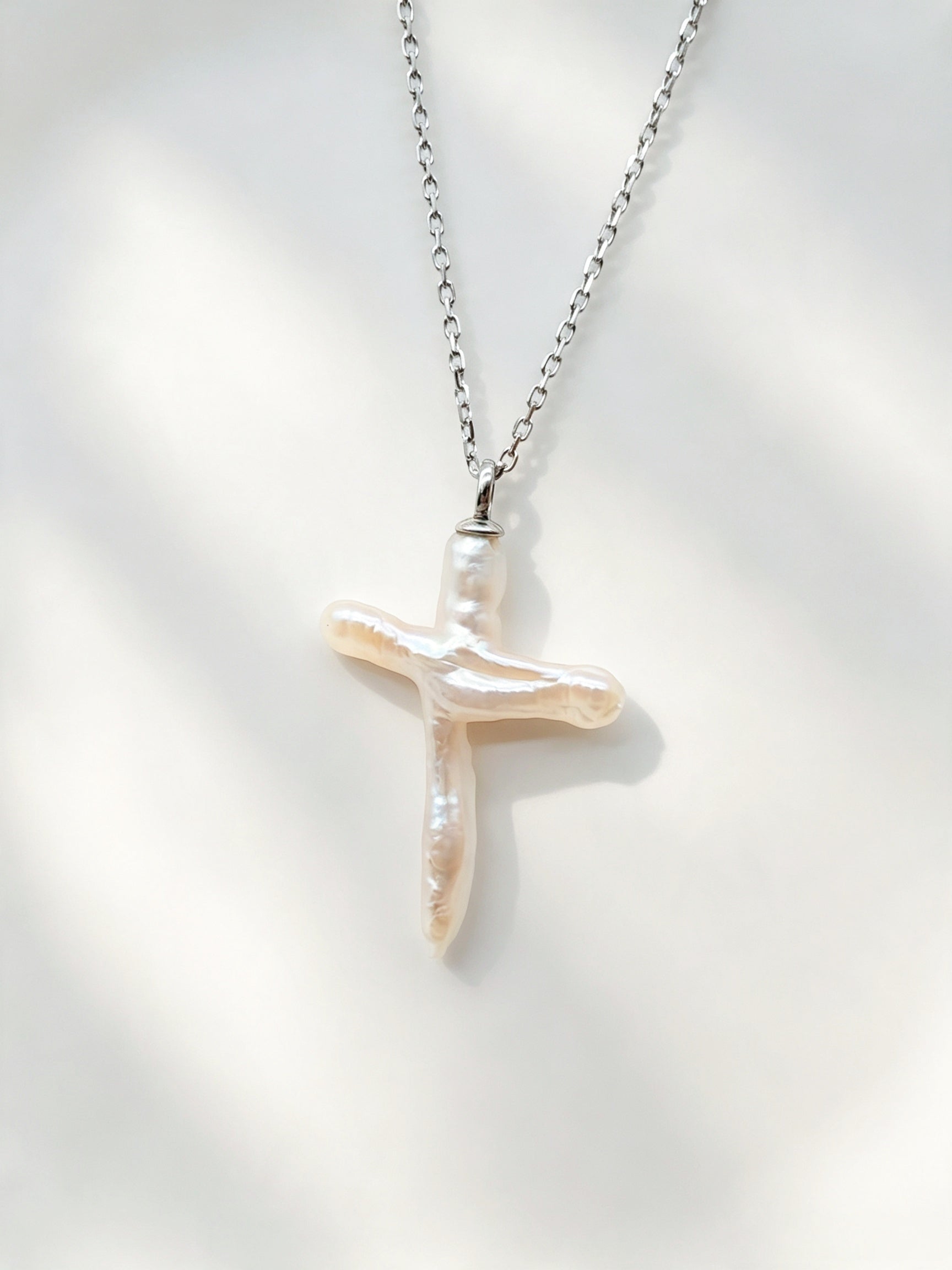 CROSS PEARL NECKLACE