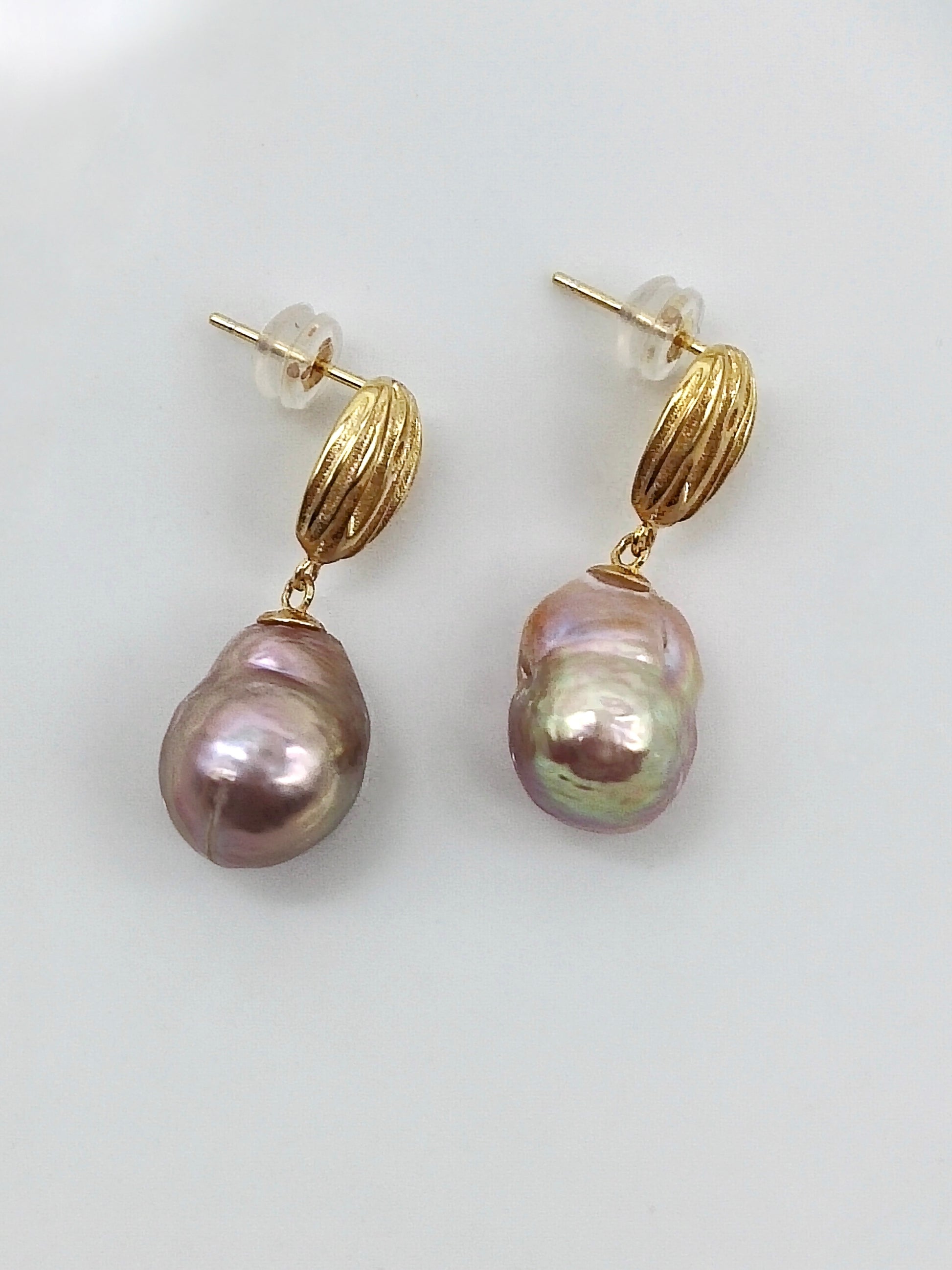 IRIDESCENT FRESH PEARL EARRINGS