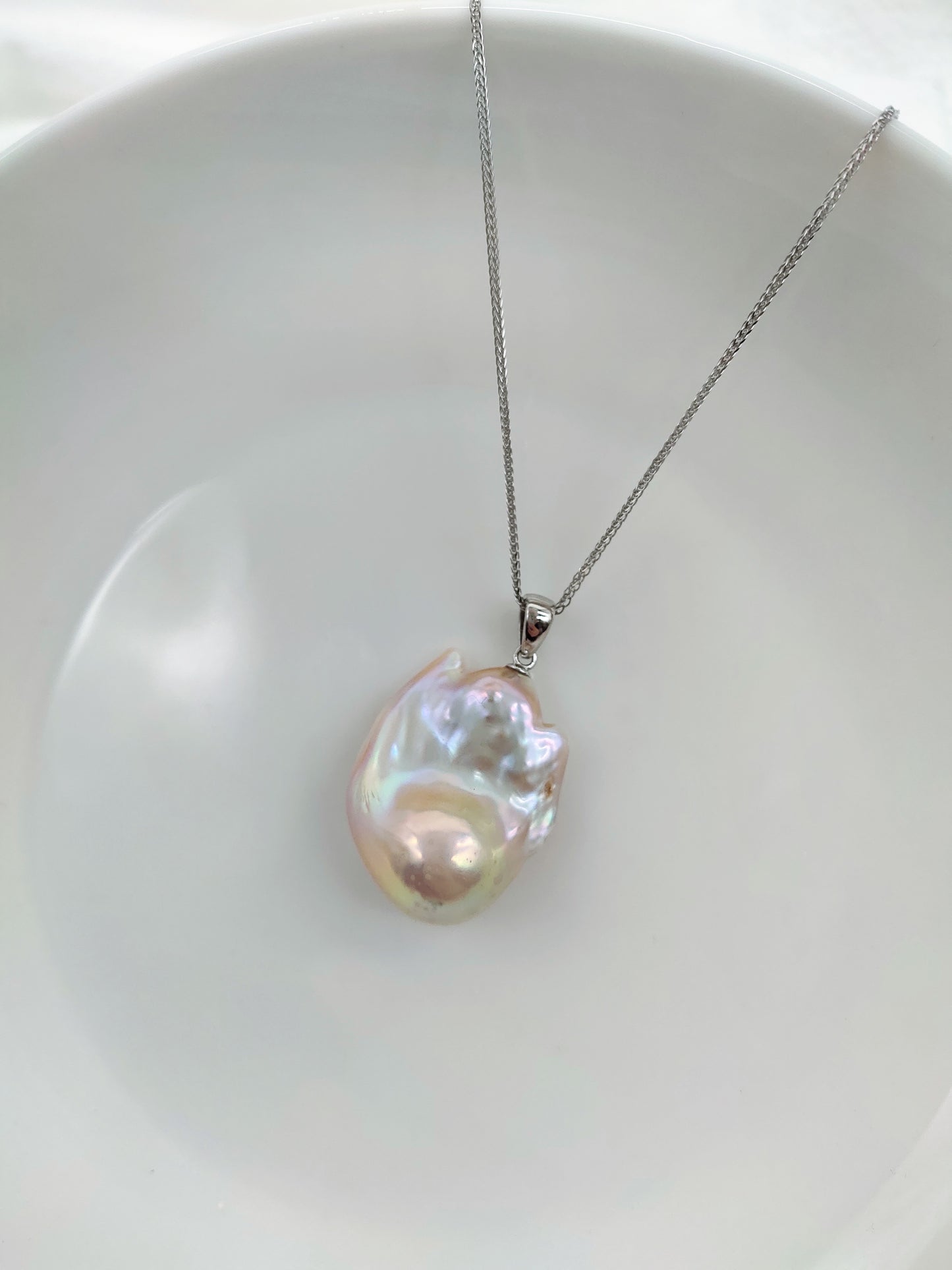 COLOURFUL BAROQUE PEARL PENDANT WITH GREEN LUSTER