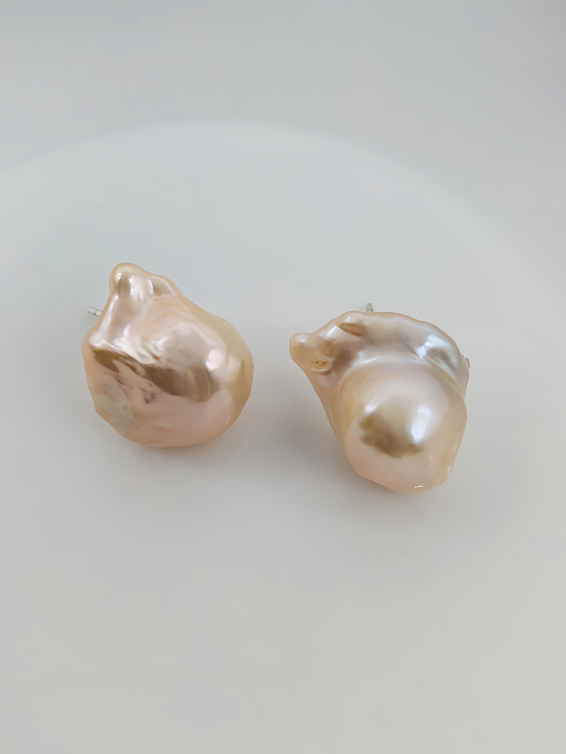 CHAMPAGNE BAROQUE PEARL STUD EARRINGS