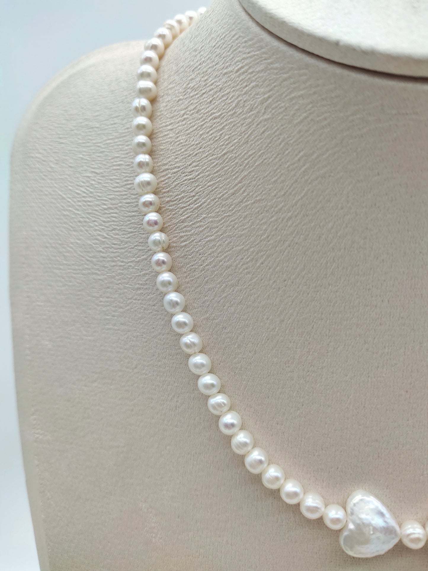 BOW PEARL NECKLACE