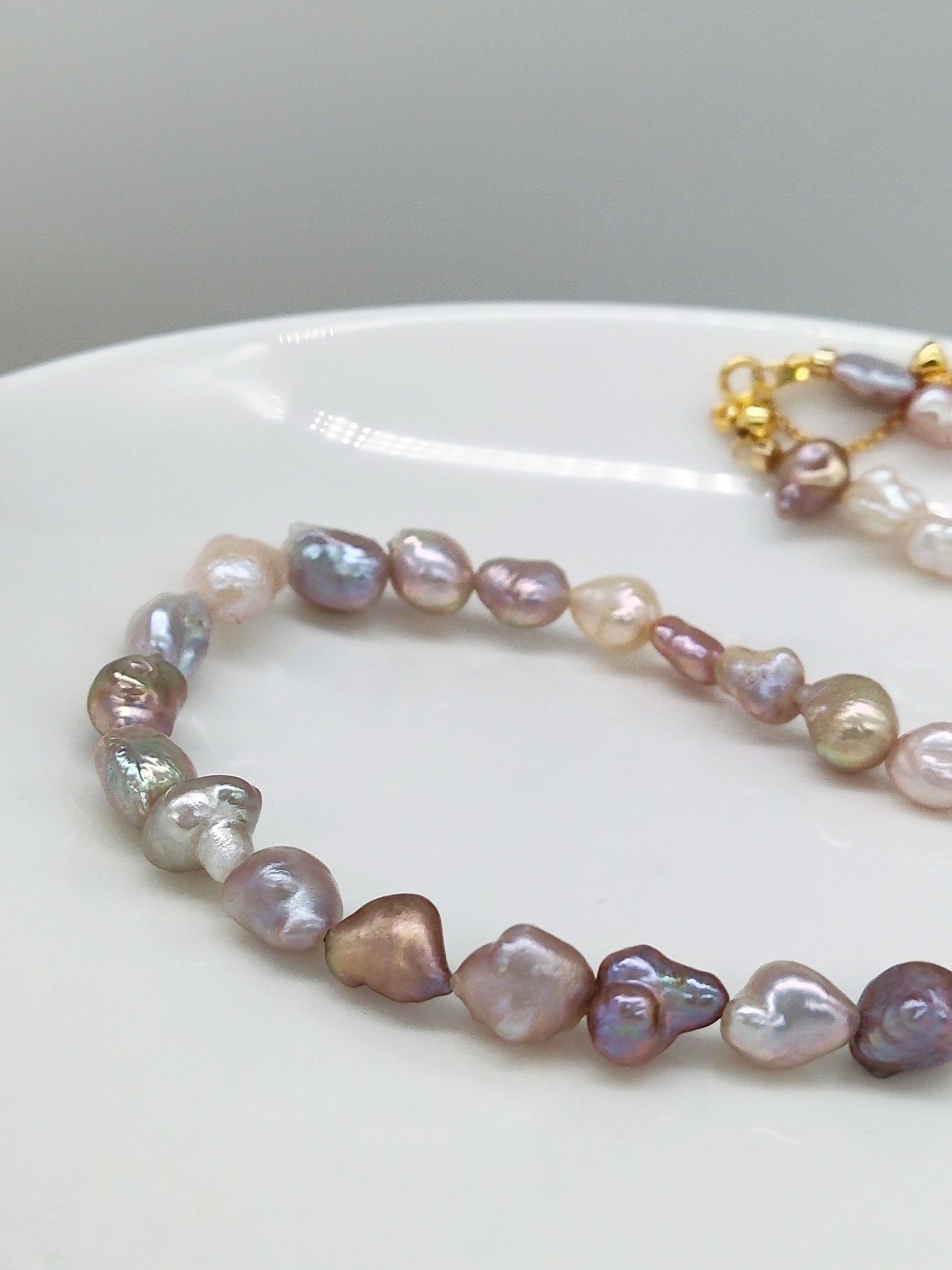 IRIDESCENT FRESHWATER KESHI PEARL NECKLACE