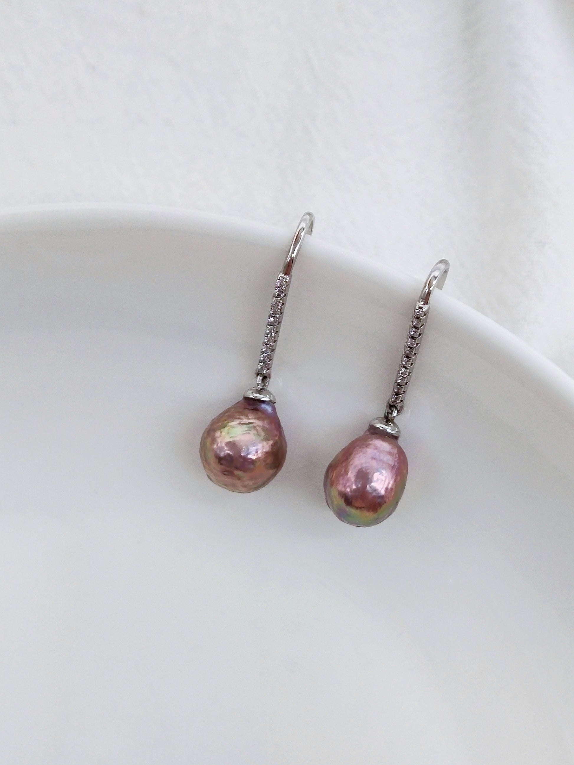 IRIDESCENT RIPPLE PEARL EARRINGS