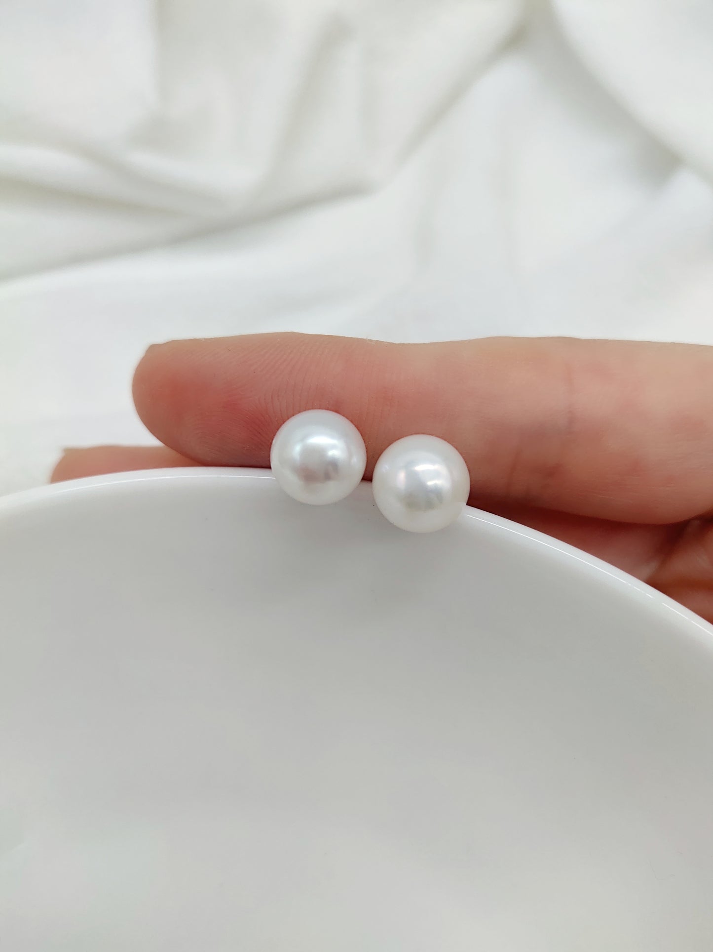 EVERYDAY BUTTON PEARL EARRINGS