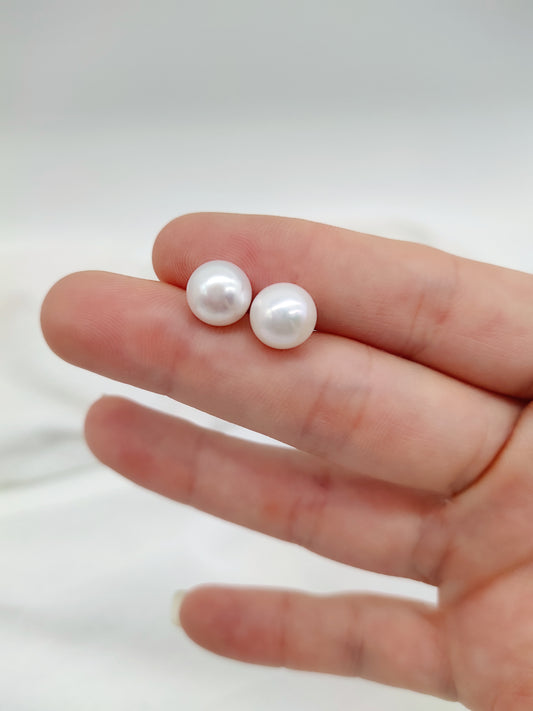 EVERYDAY BUTTON PEARL EARRINGS