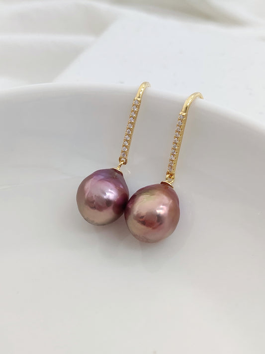 NATURAL PINK PEARL EARRINGS WITH IRIDESCENT SHINE