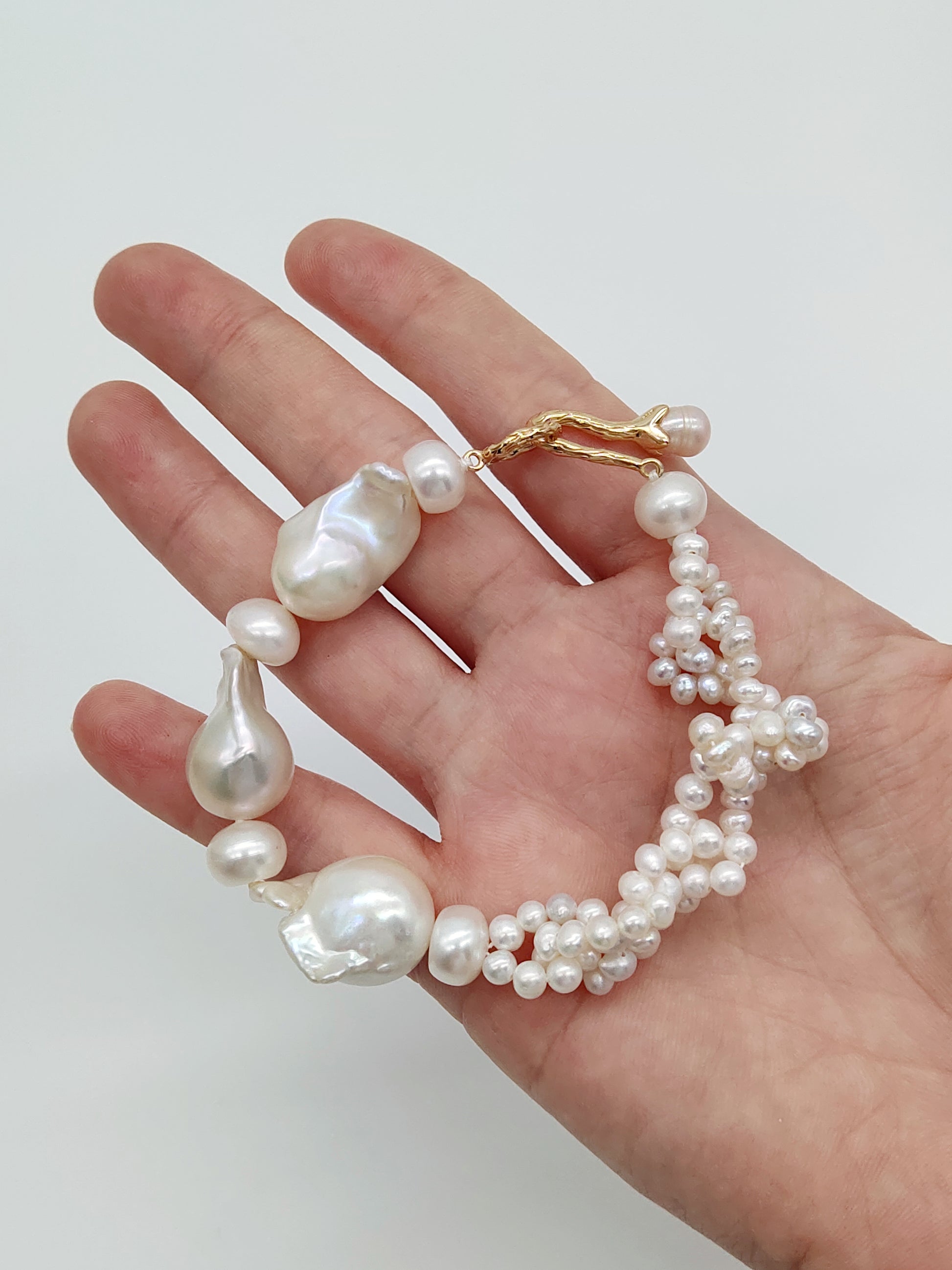 Baroque pearl bracelet