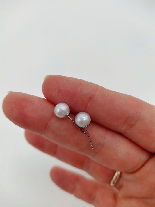 CLASSIC ROUND PEARL STUD EARRINGS