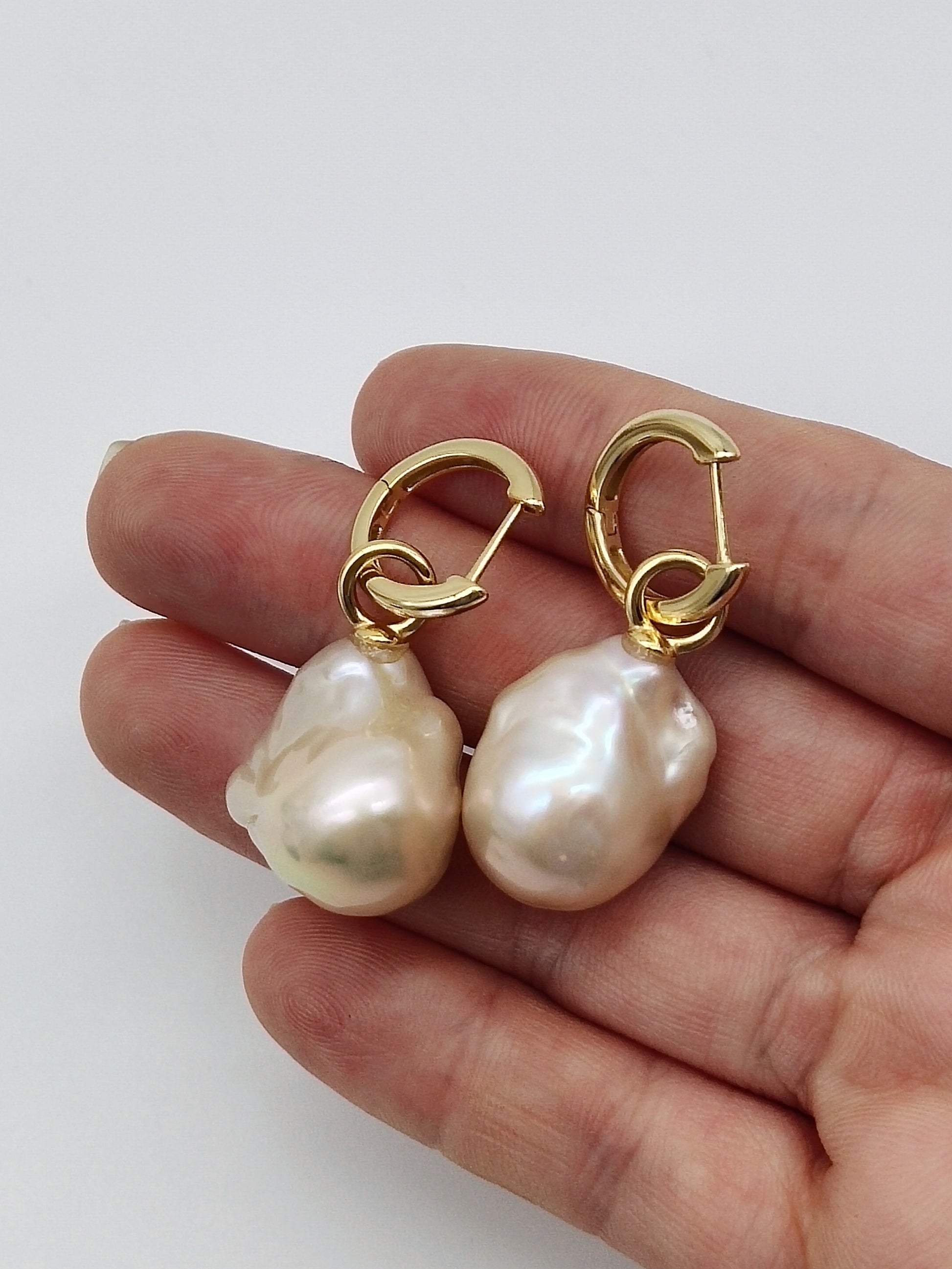 CHAMPAGNE BAROQUE PEARL EARRINGS