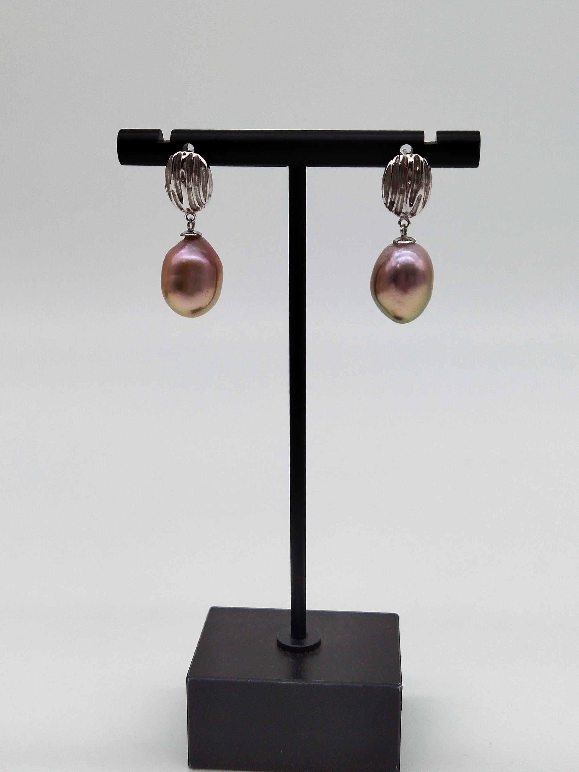 NATURAL PINK PEARL WITH GREEN LUSTER DROP EARRINGS