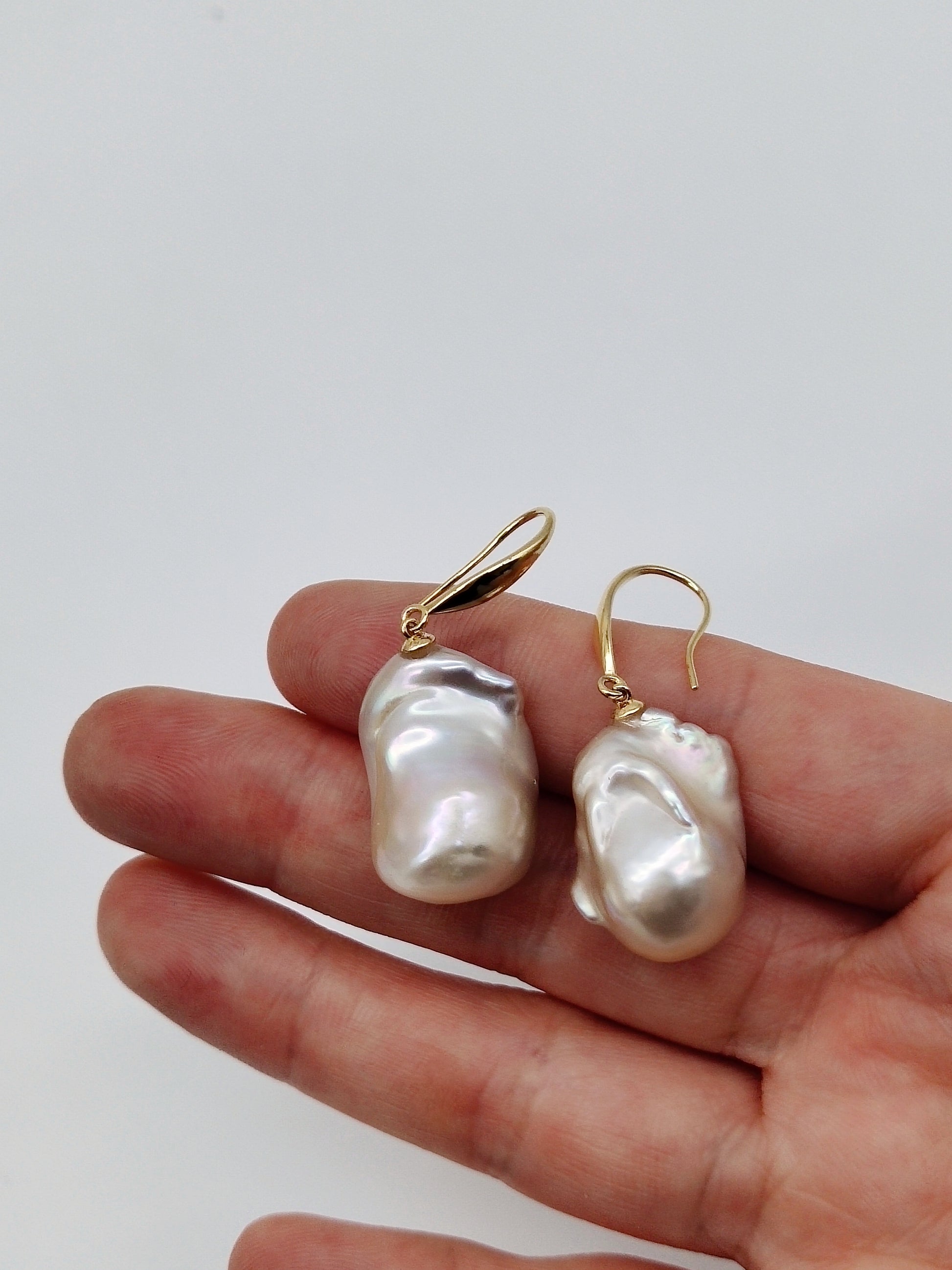 CHAMPAGNE BAROQUE PEARL EARRINGS