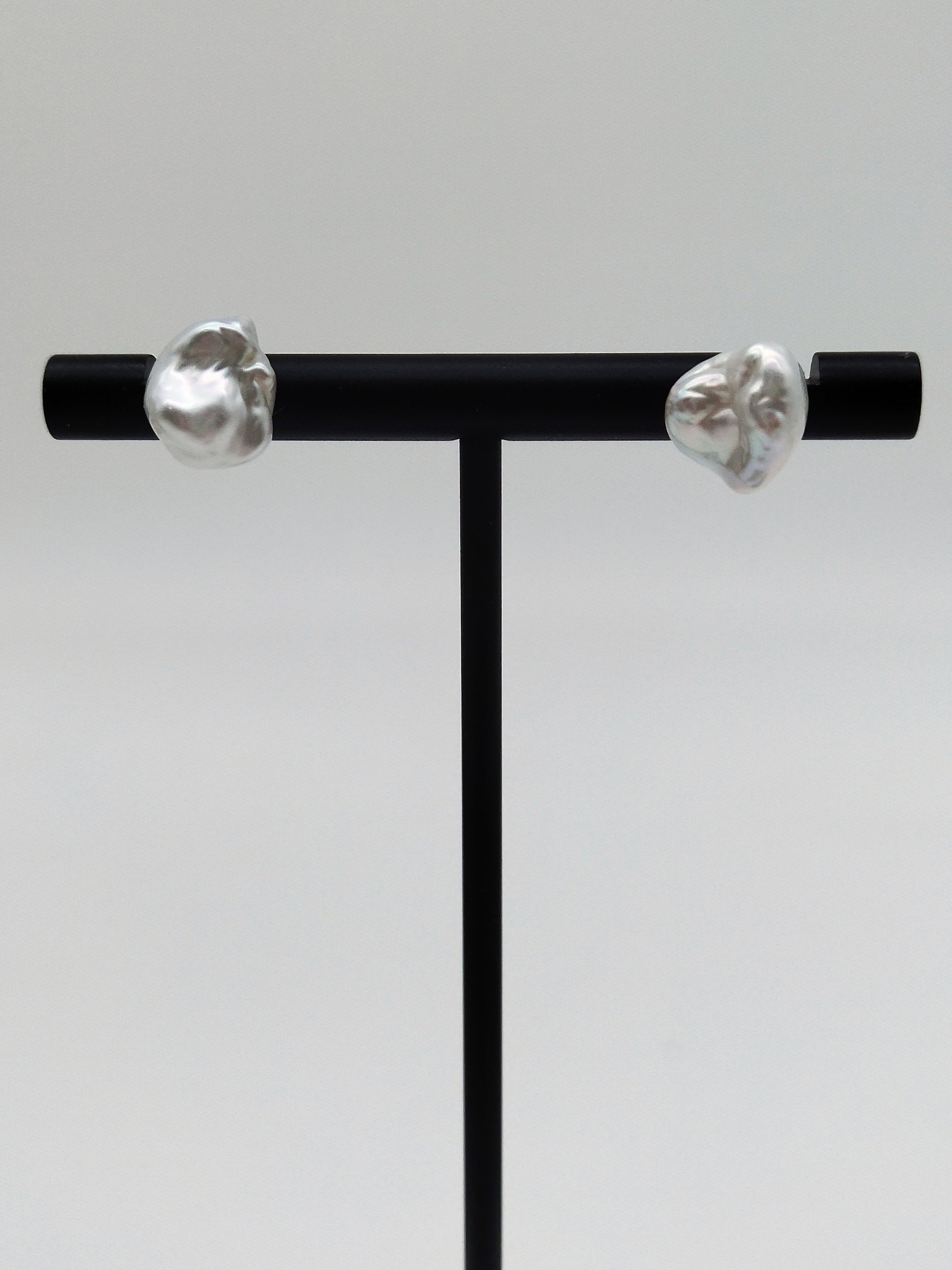 PETAL PEARL STUD EARRINGS - KESHI PEARL