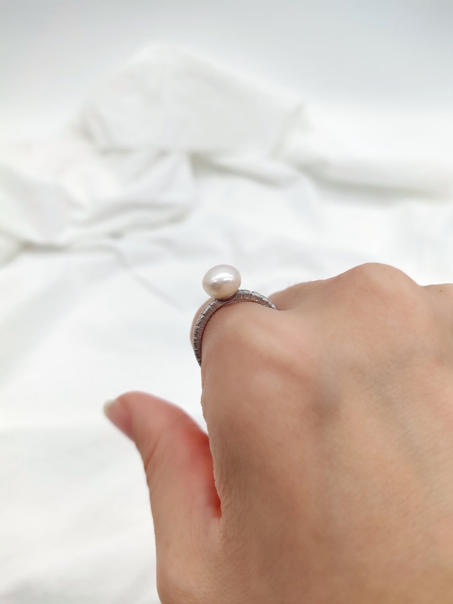 CLASSIC BUTTON SHAPE PEARL RING