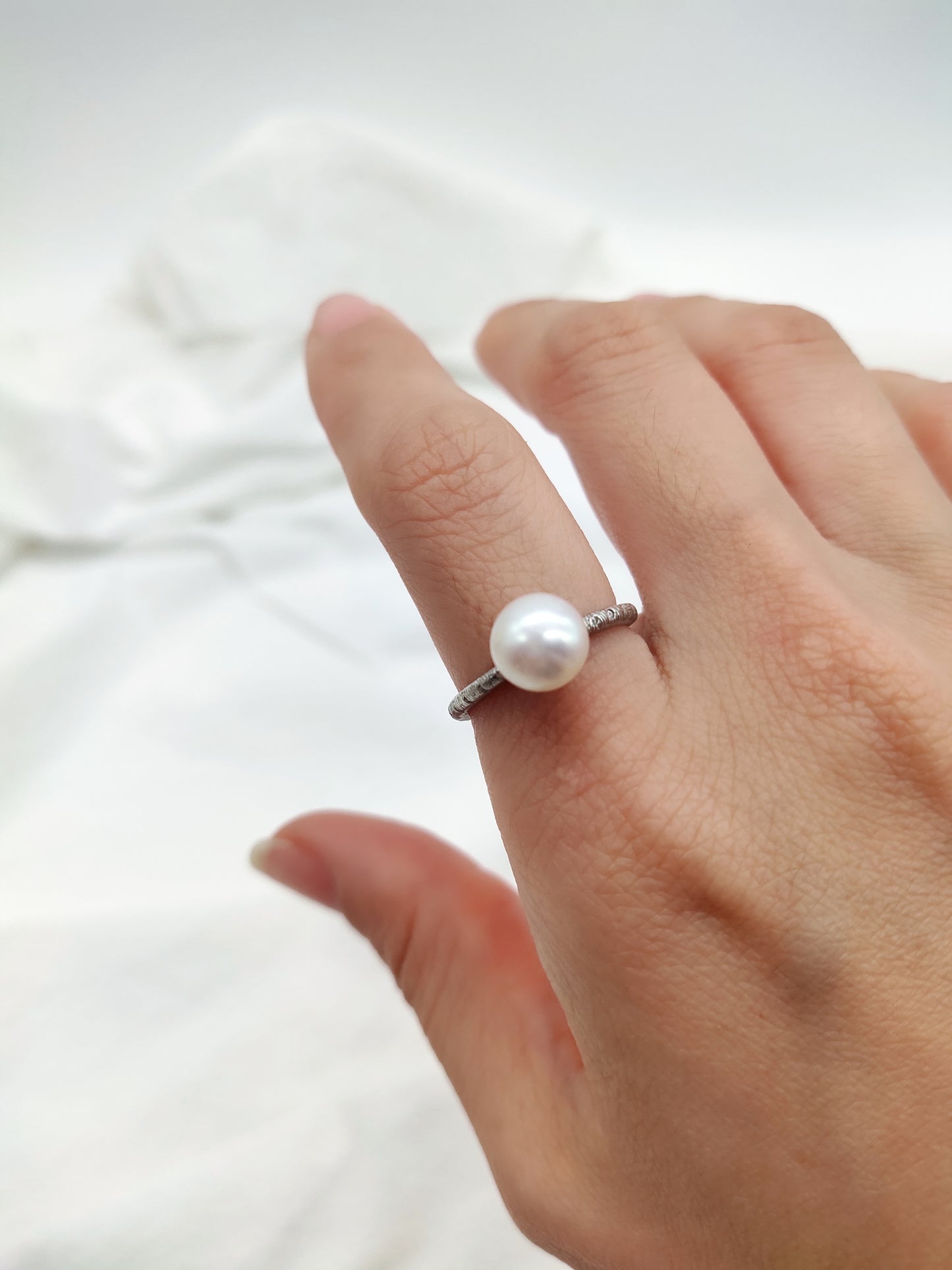 CLASSIC BUTTON SHAPE PEARL RING