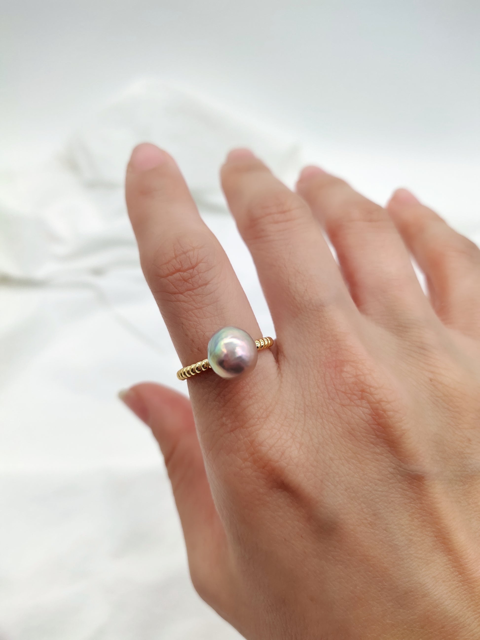 IRIDESCENT NATURAL COLOUR PEARL RING