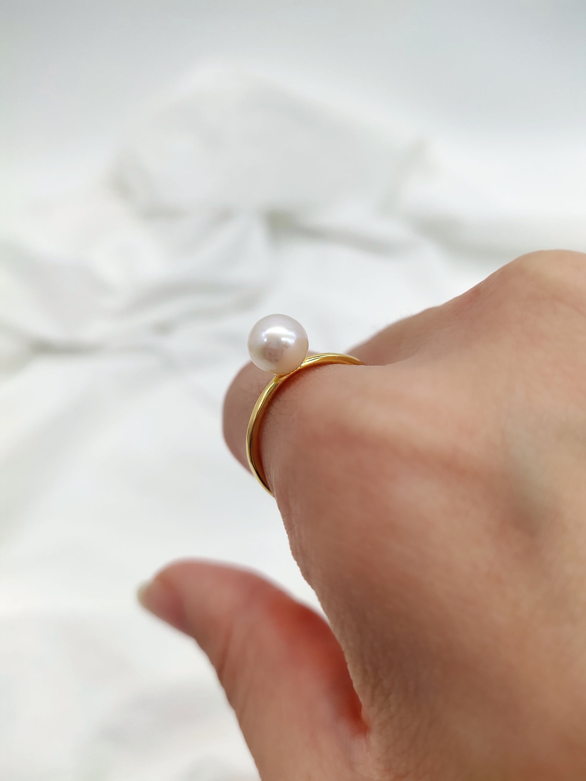 CLASSIC ROUND PEARL RING