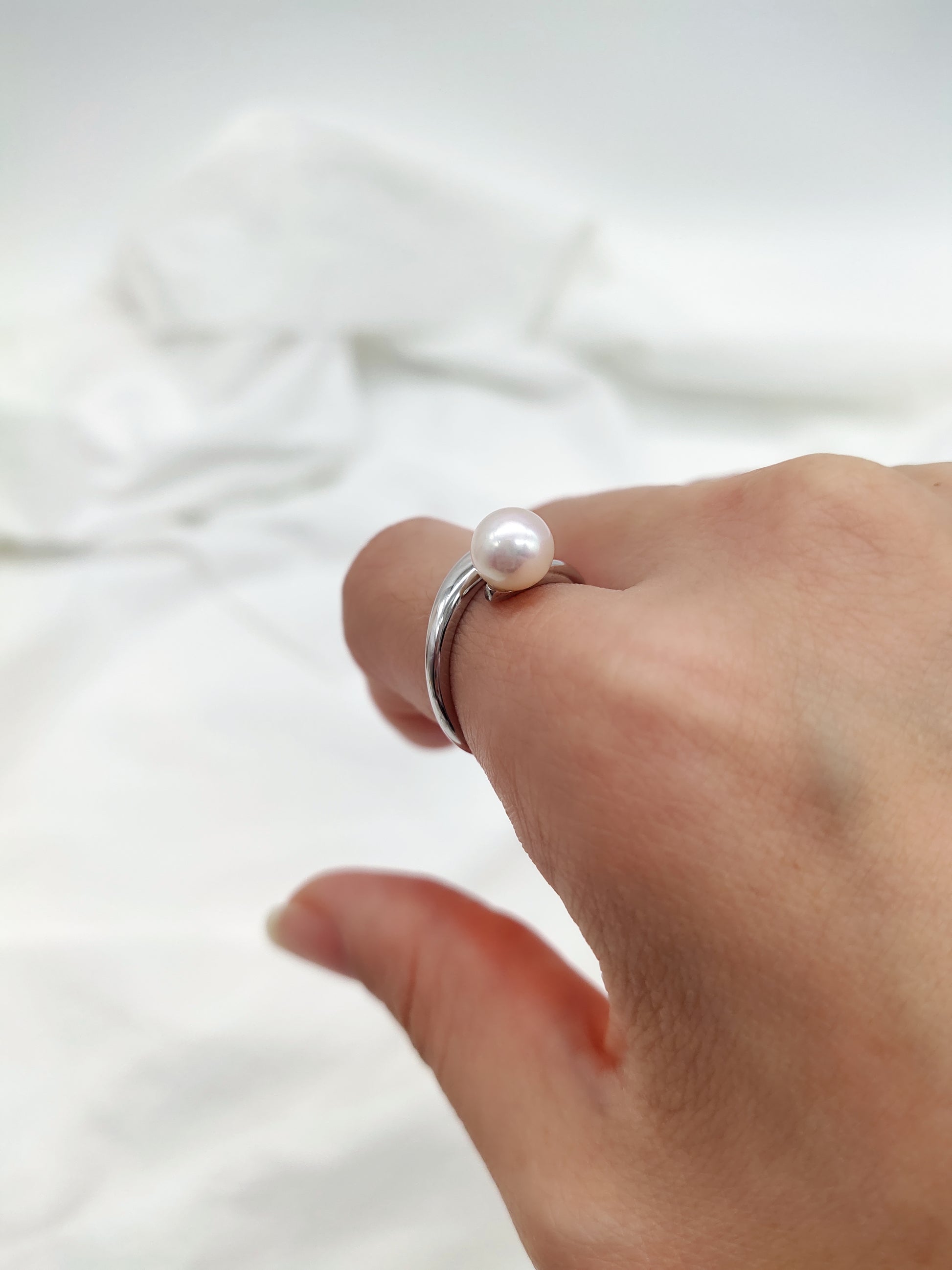 CLASSIC ROUND PEARL RING