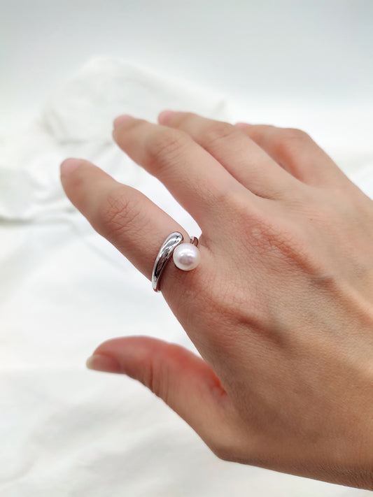 CLASSIC ROUND PEARL RING