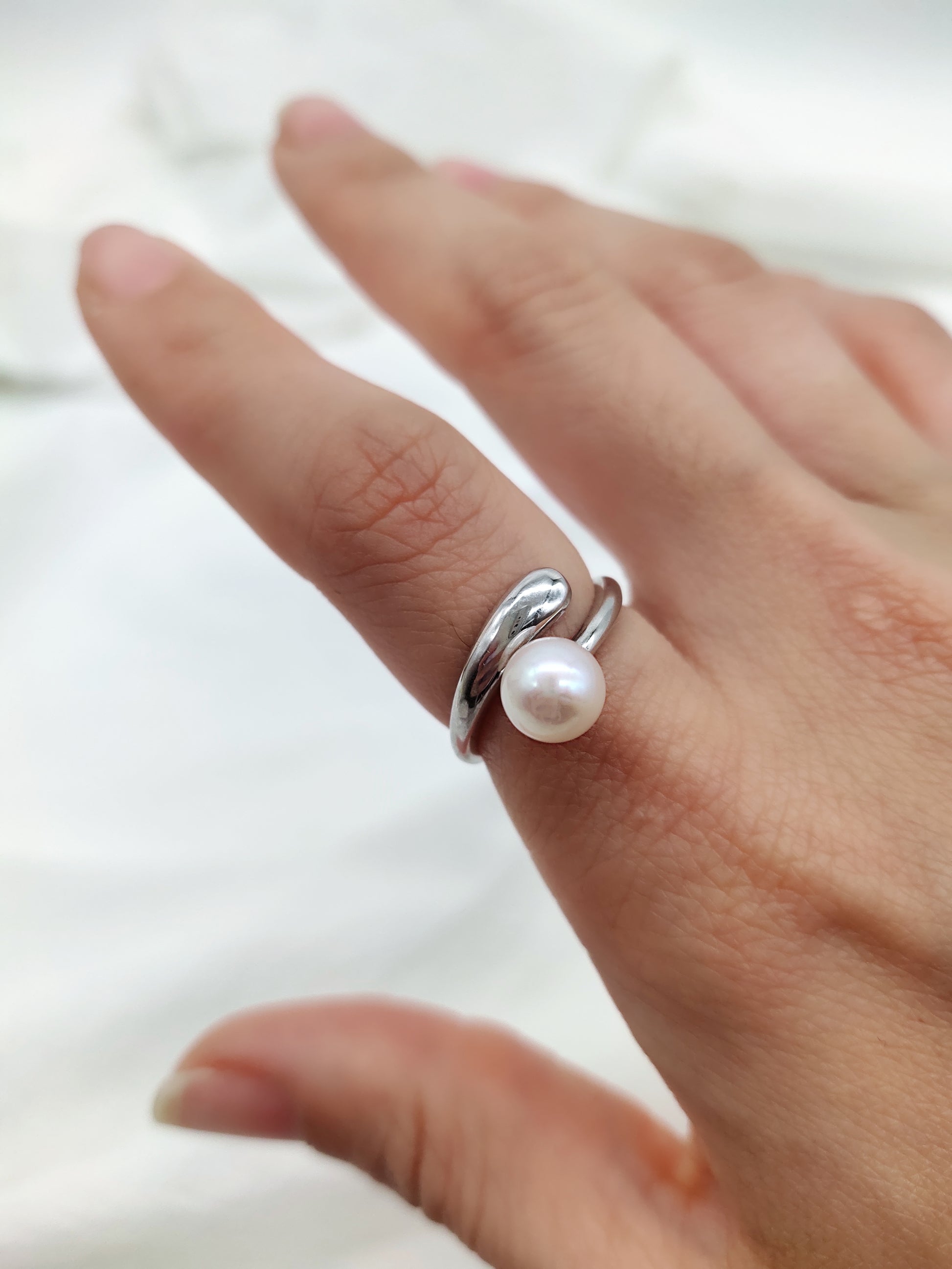 CLASSIC ROUND PEARL RING