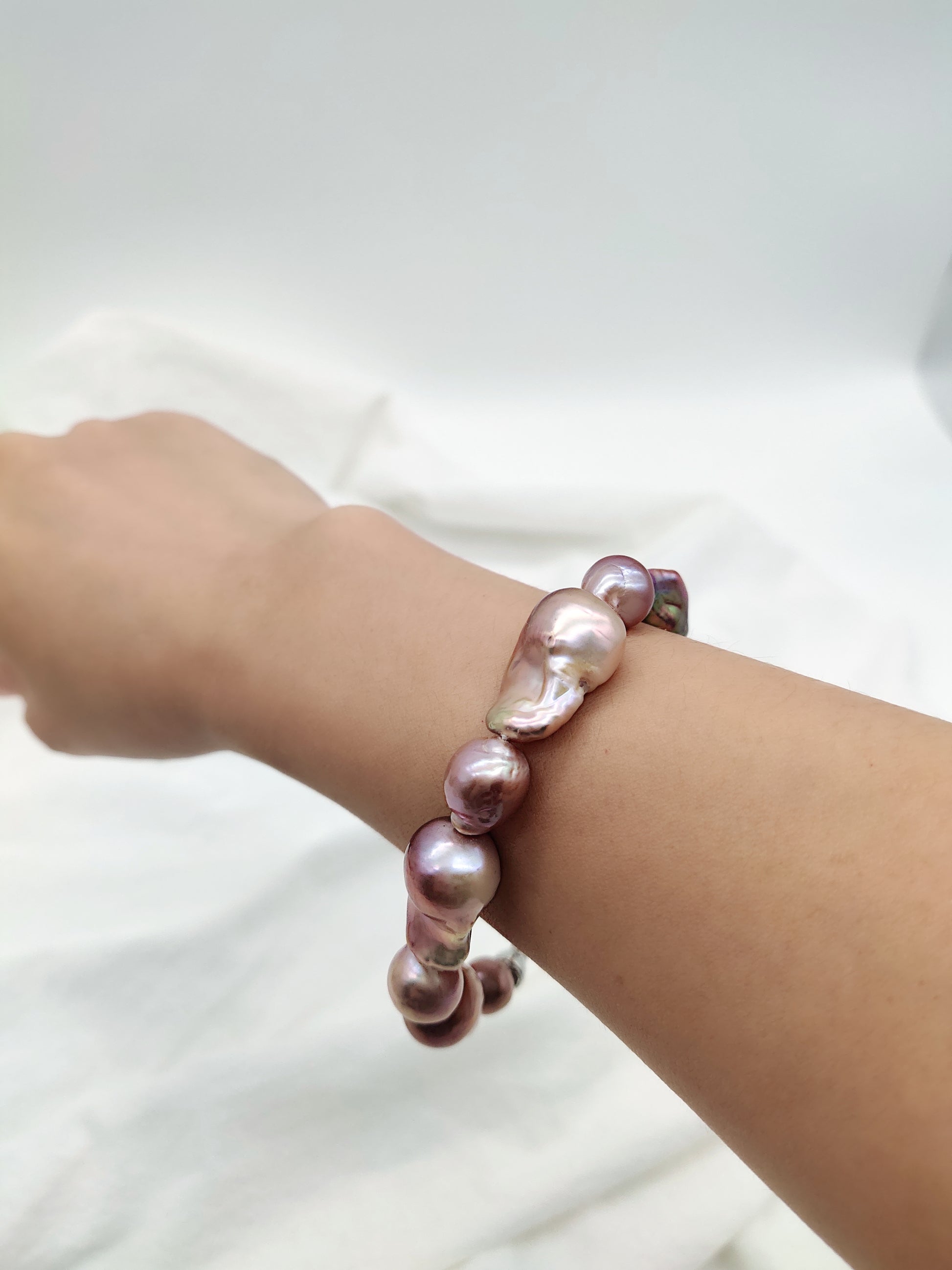 IRIDESCENT FRESHWATER BAROQUE PEARL BRACELET