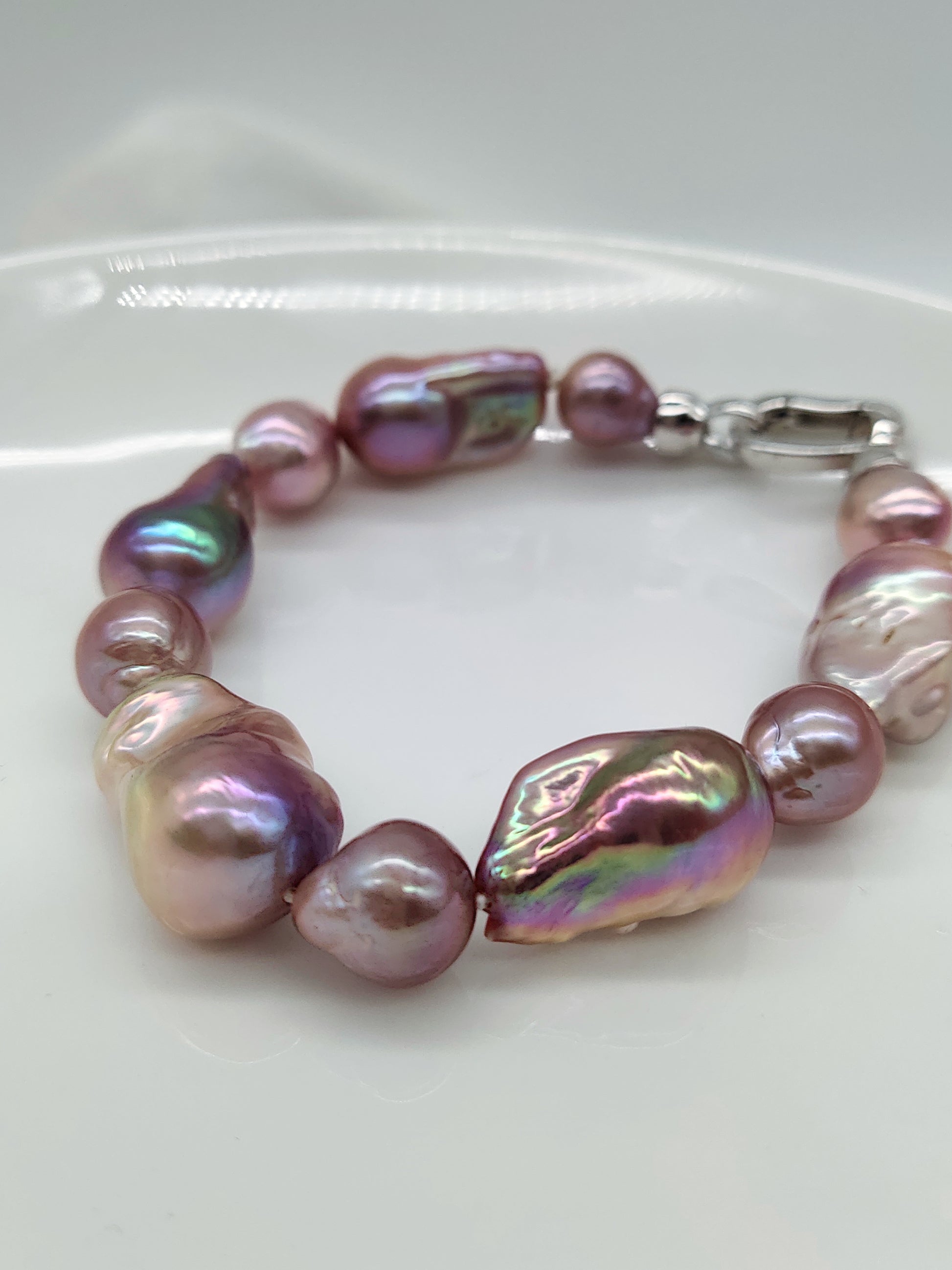 IRIDESCENT FRESHWATER BAROQUE PEARL BRACELET