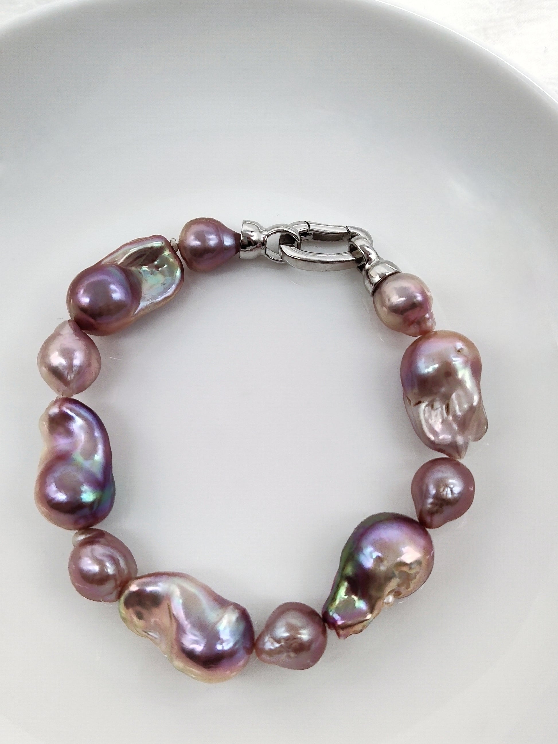 IRIDESCENT FRESHWATER BAROQUE PEARL BRACELET