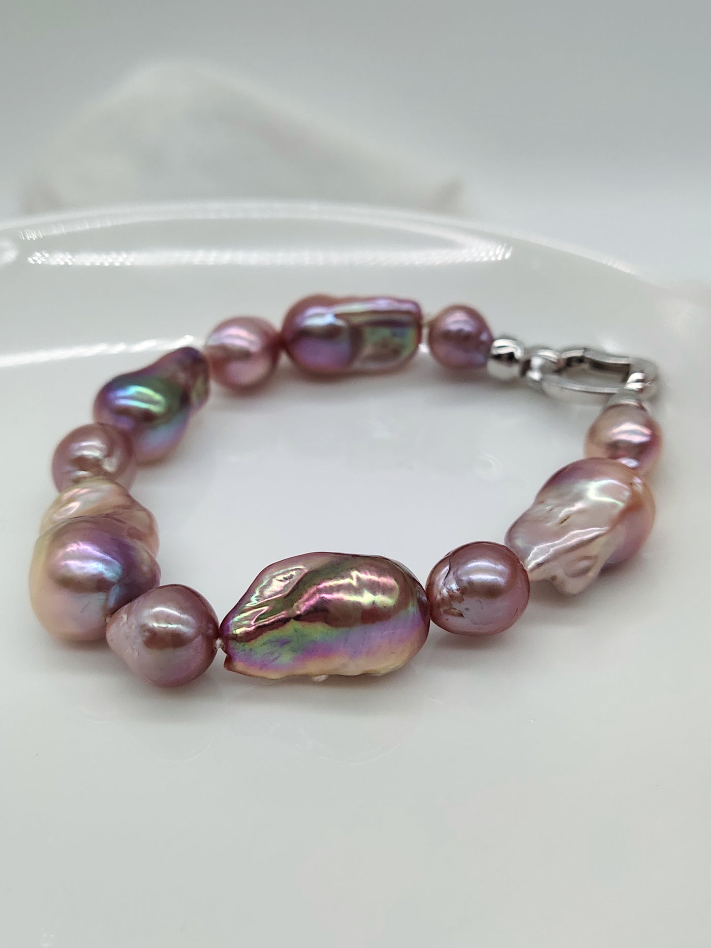 IRIDESCENT FRESHWATER BAROQUE PEARL BRACELET