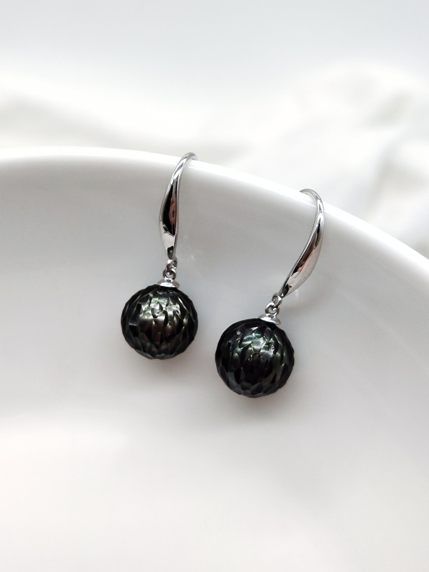 HAND CARVED TAHITIAN SOUTH SEA PEARL DROP EARRINGS