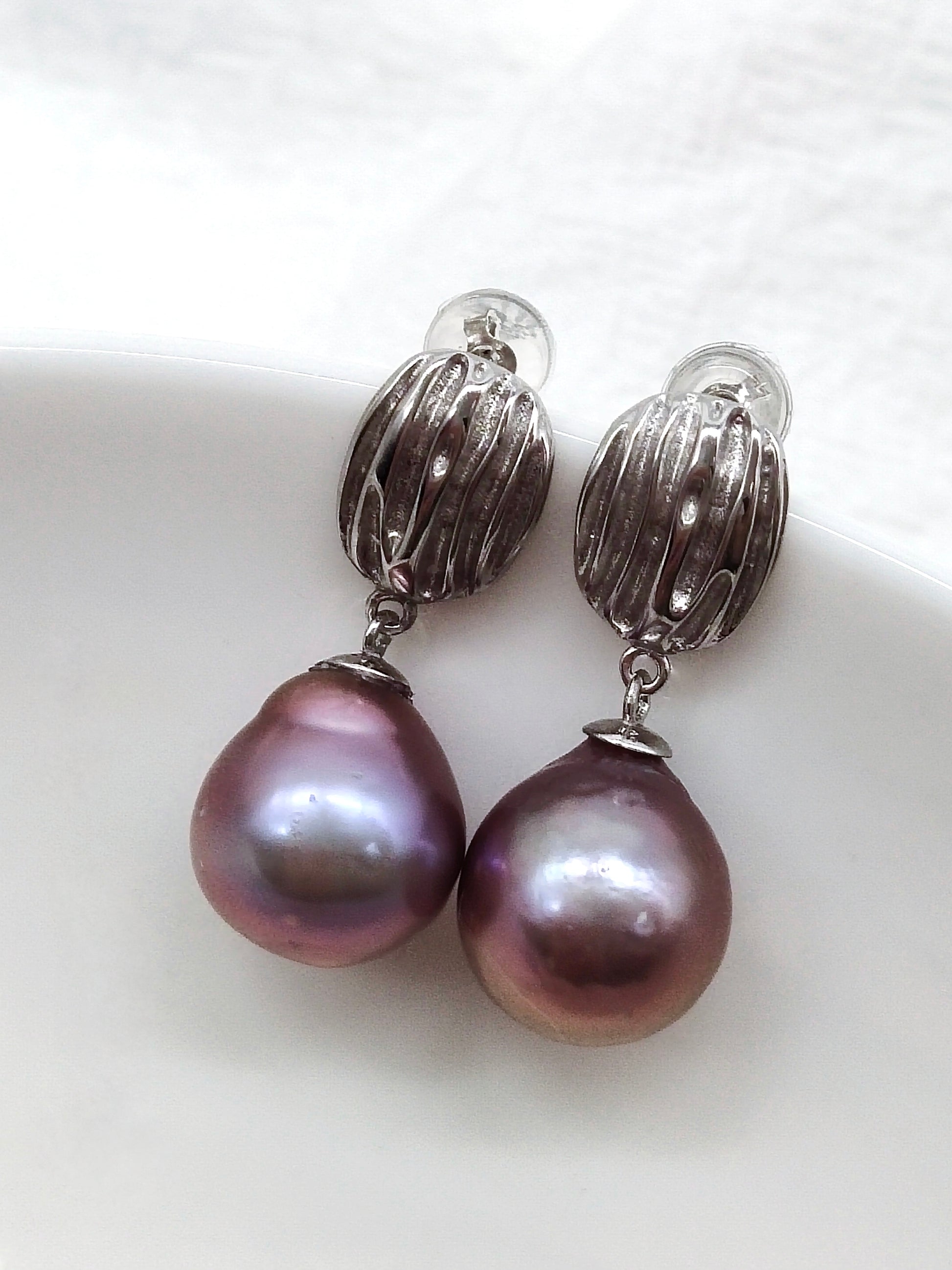 NATURAL PURPLE  PEARL EARRINGS