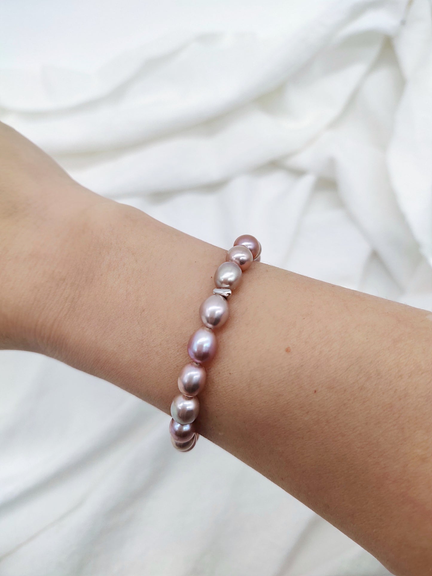 IRIDESCENT FRESHWATER PEARL BRACELET