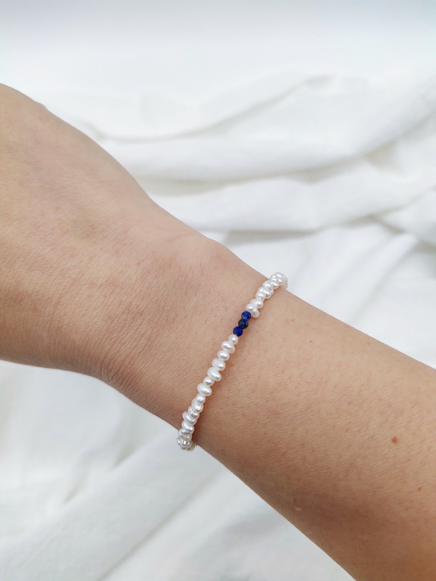 MINI FRESHWATER KESHI PEARL BRACELET WITH NATURAL LAPIS LAZULI