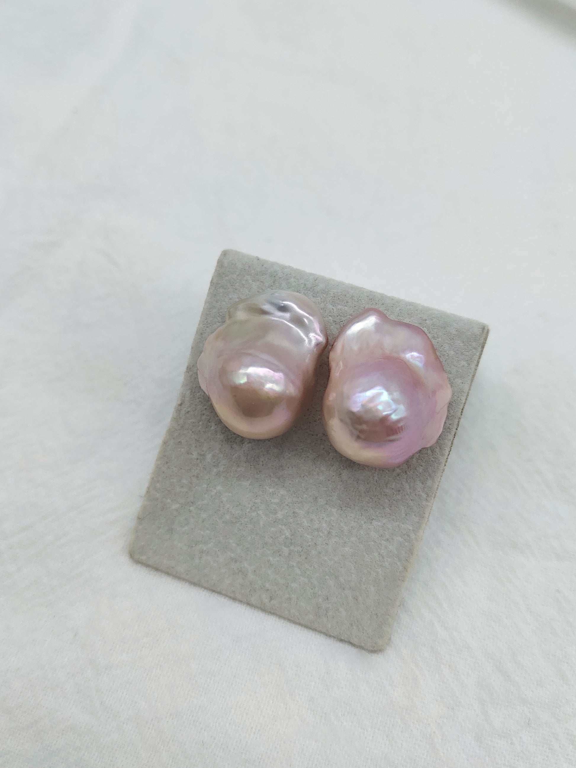 NATURAL PINK BAROQUE PEARL STUD EARRINGS