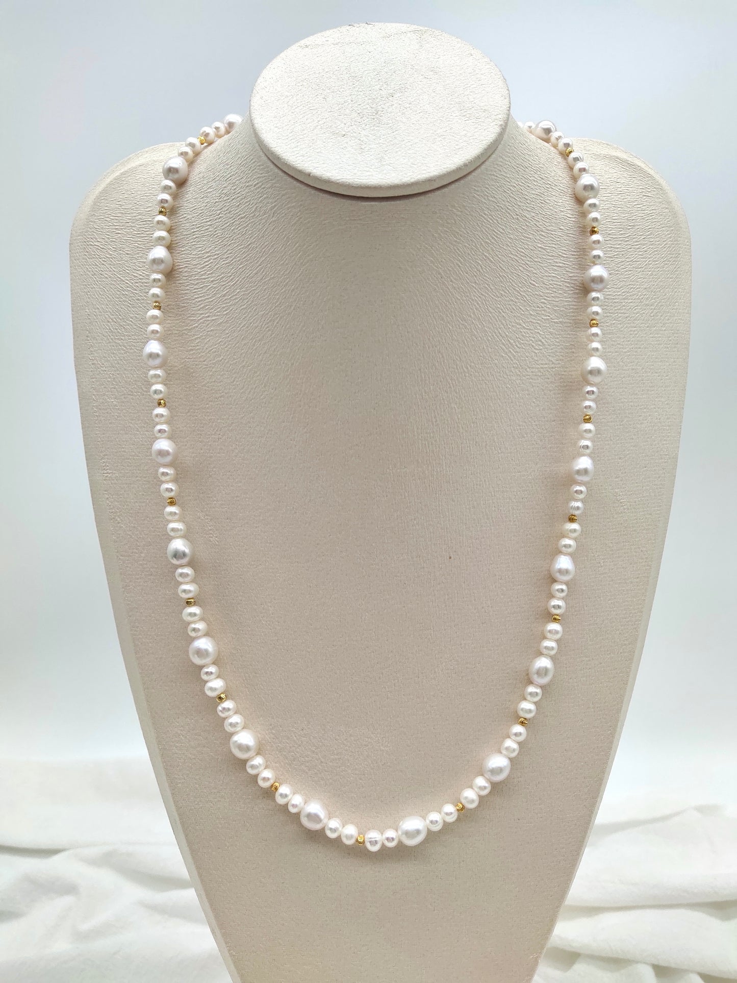 FRESHWATER PEARL WITH GOLD BEADS NECKLACE