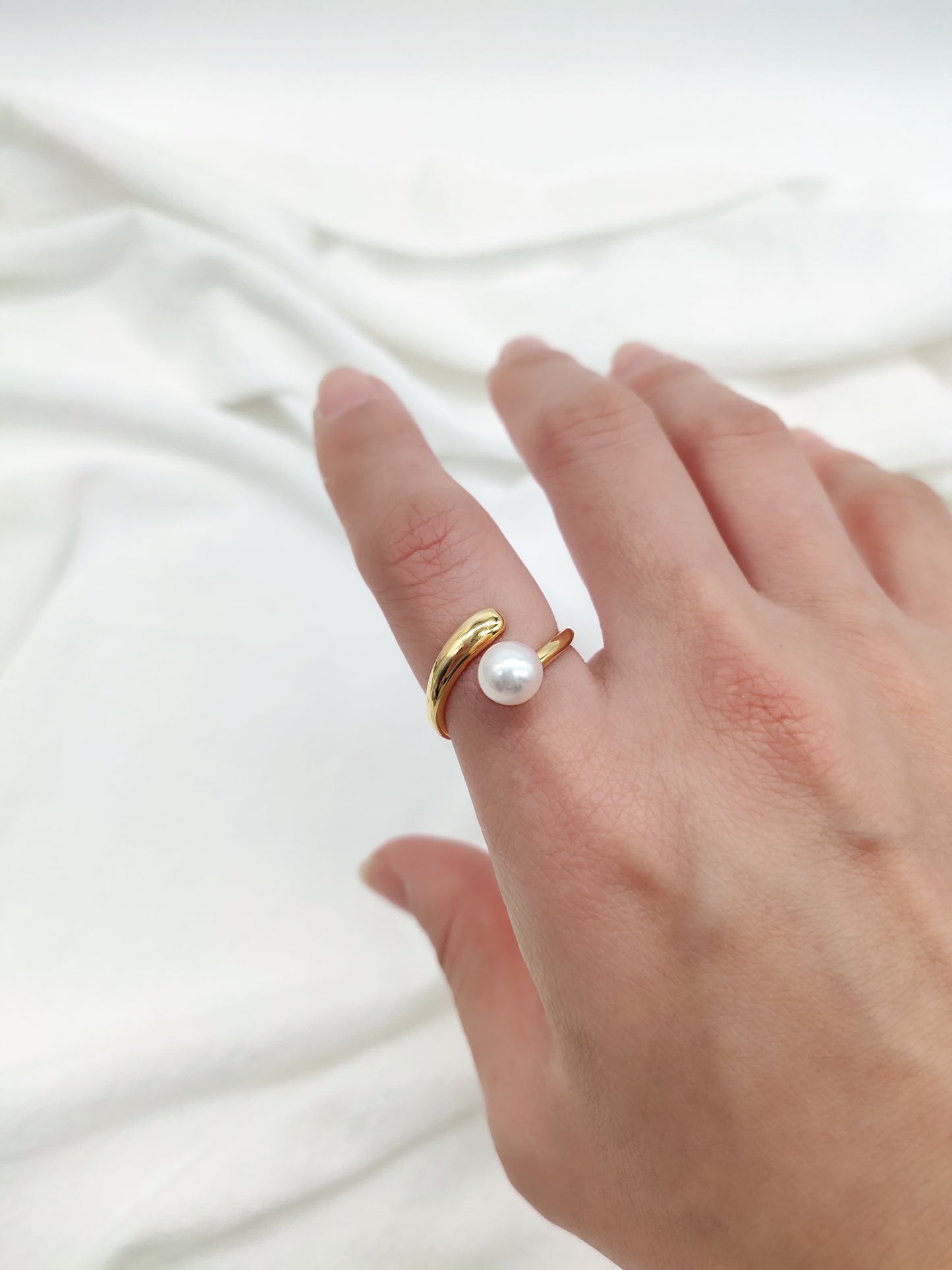 CLASSIC ROUND PEARL RING