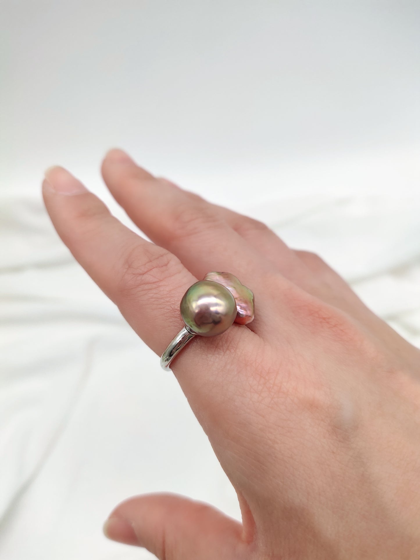 IRIDESCENT FRESHWATER  PEARL RING