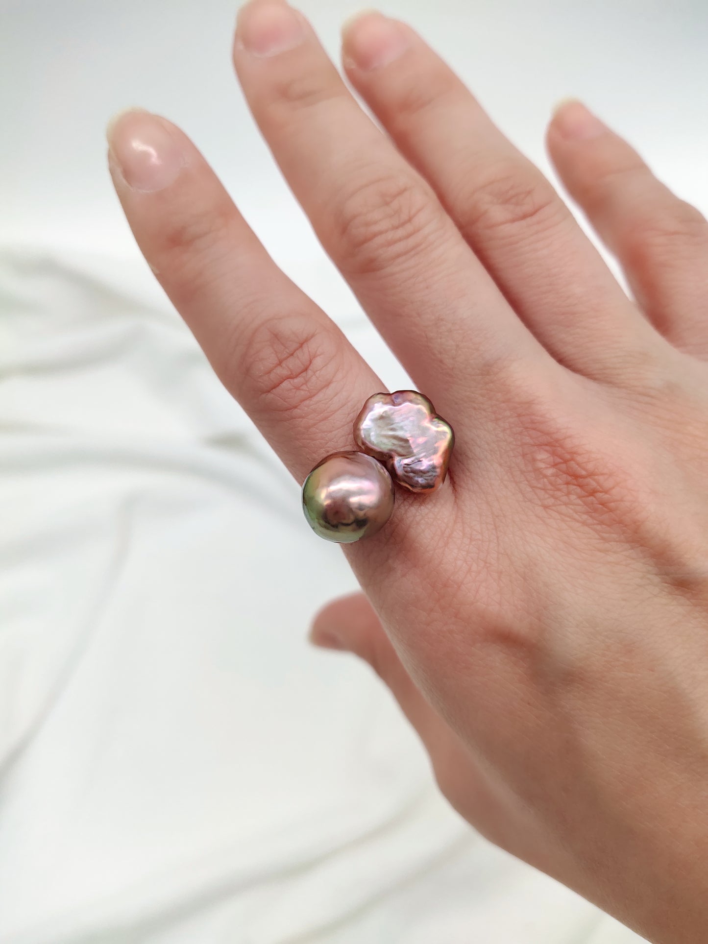 IRIDESCENT FRESHWATER  PEARL RING