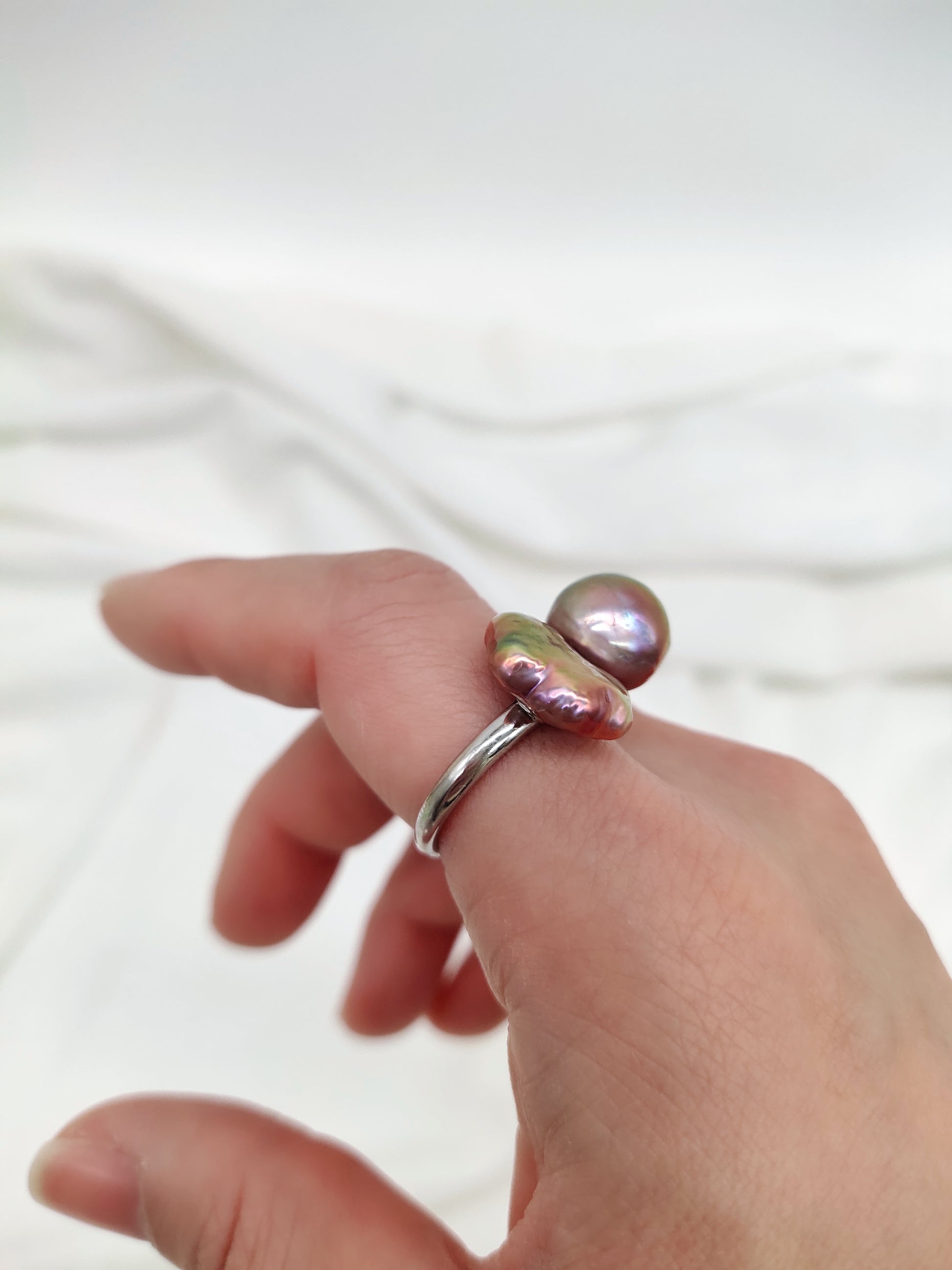 IRIDESCENT FRESHWATER  PEARL RING