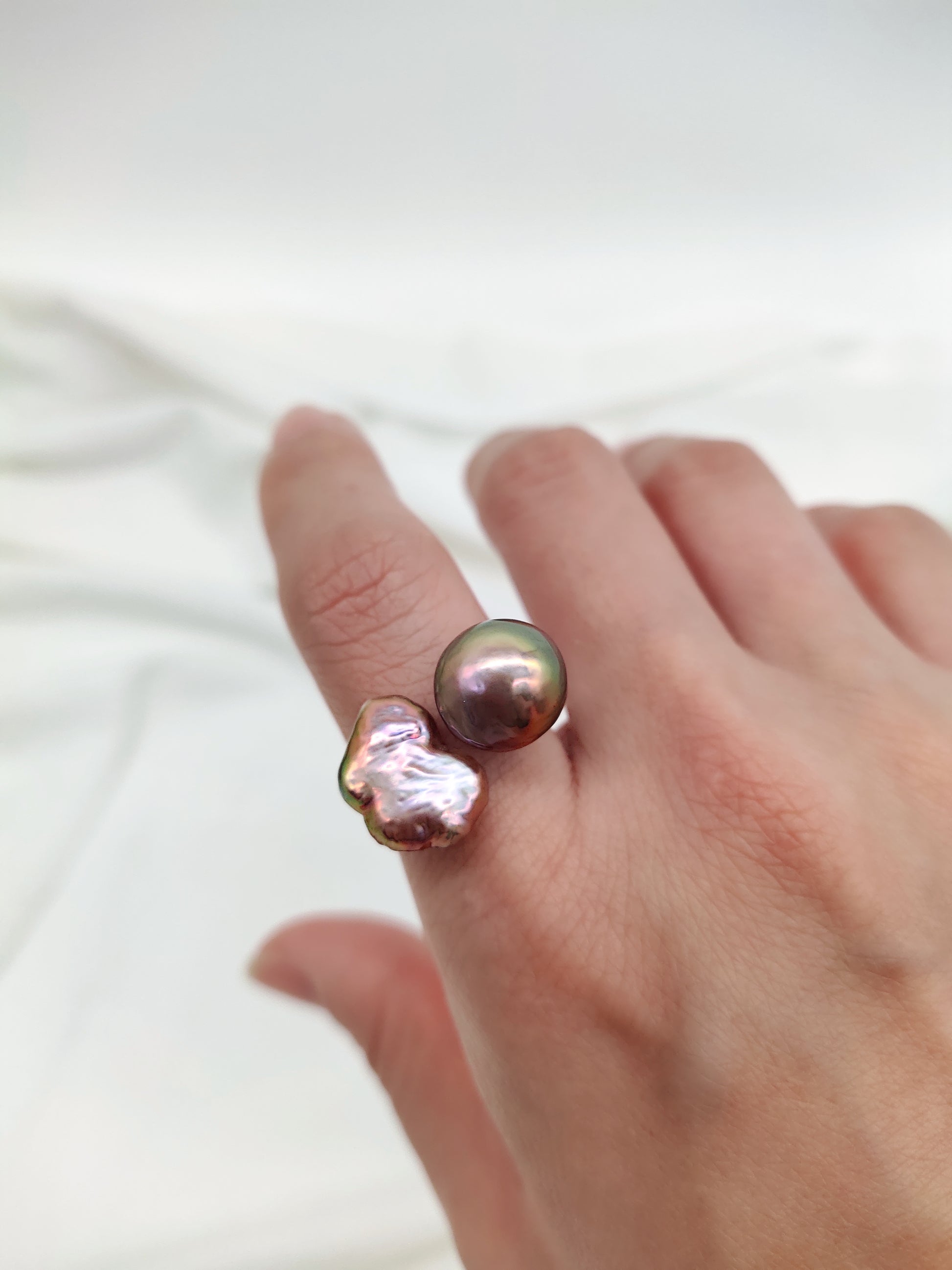 IRIDESCENT FRESHWATER  PEARL RING