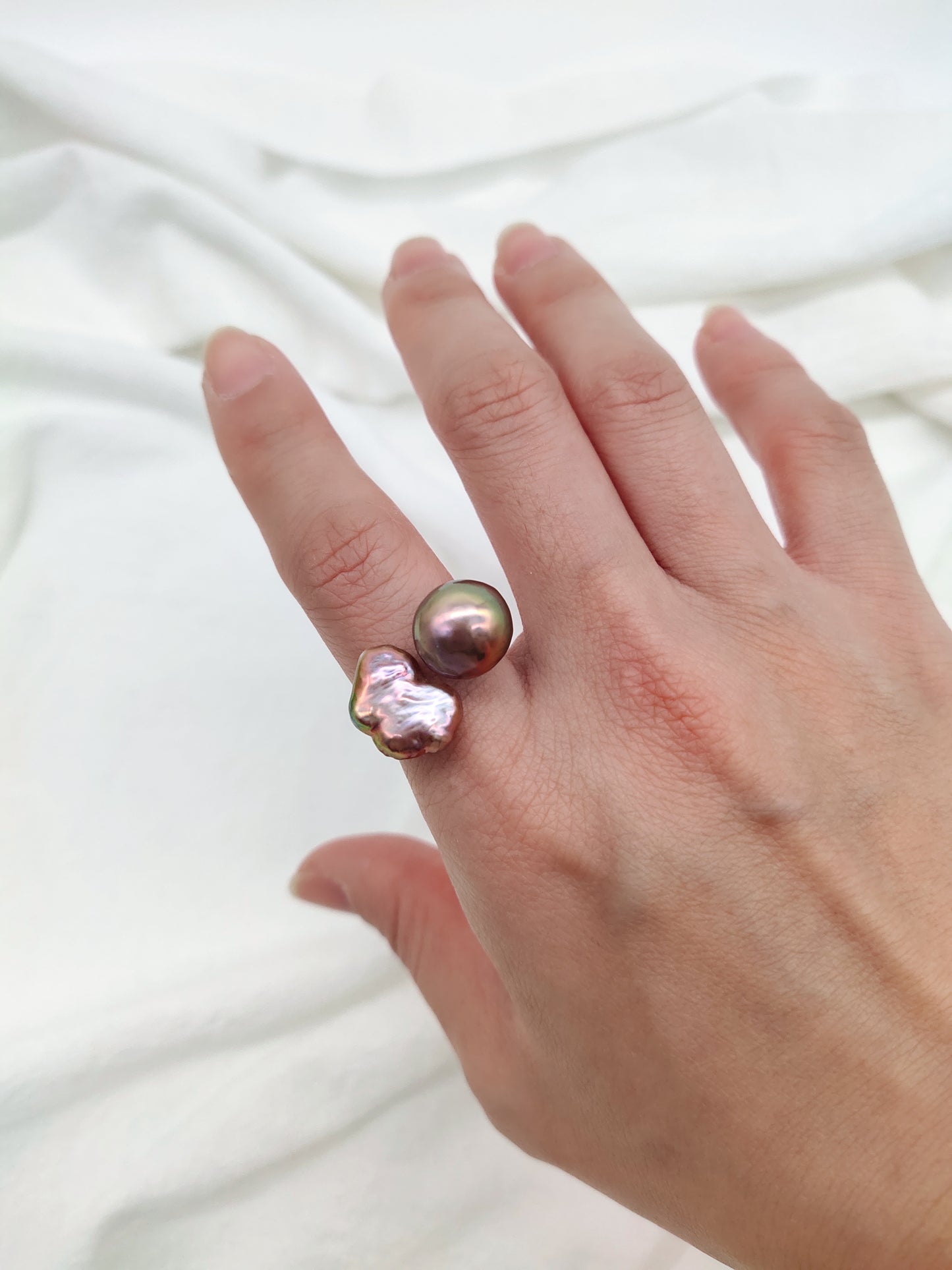 IRIDESCENT FRESHWATER  PEARL RING