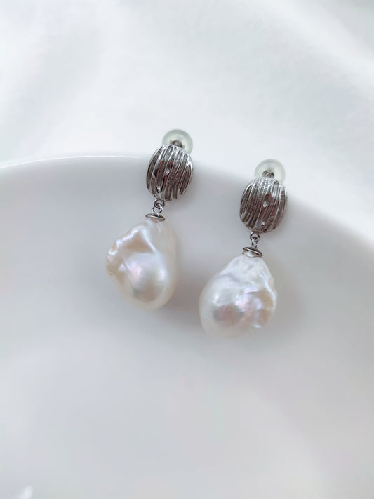 LIGHT CREAM COLOURS BAROQUE PEARL EARRINGS