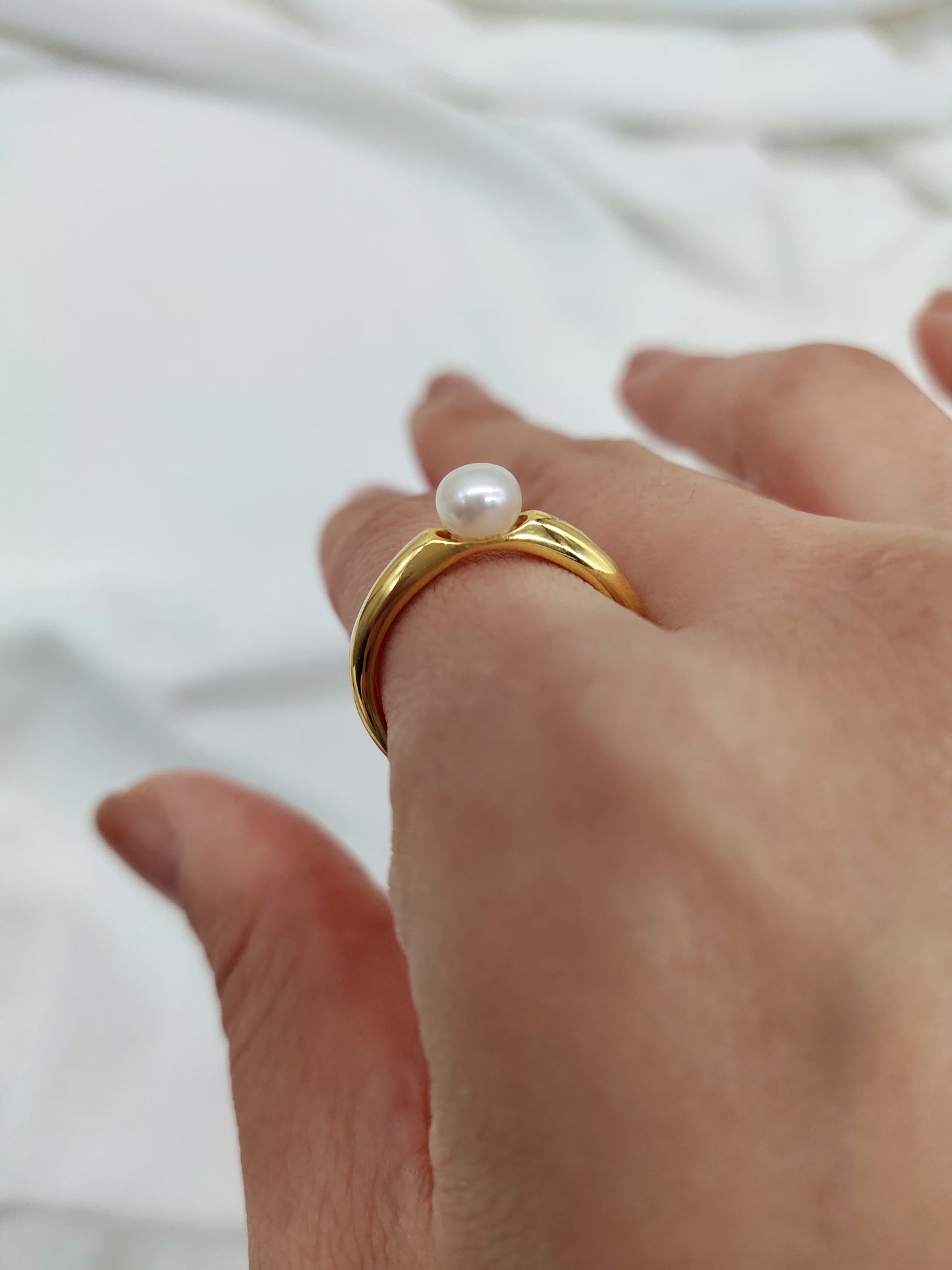 CLASSIC BUTTON SHAPE PEARL RING