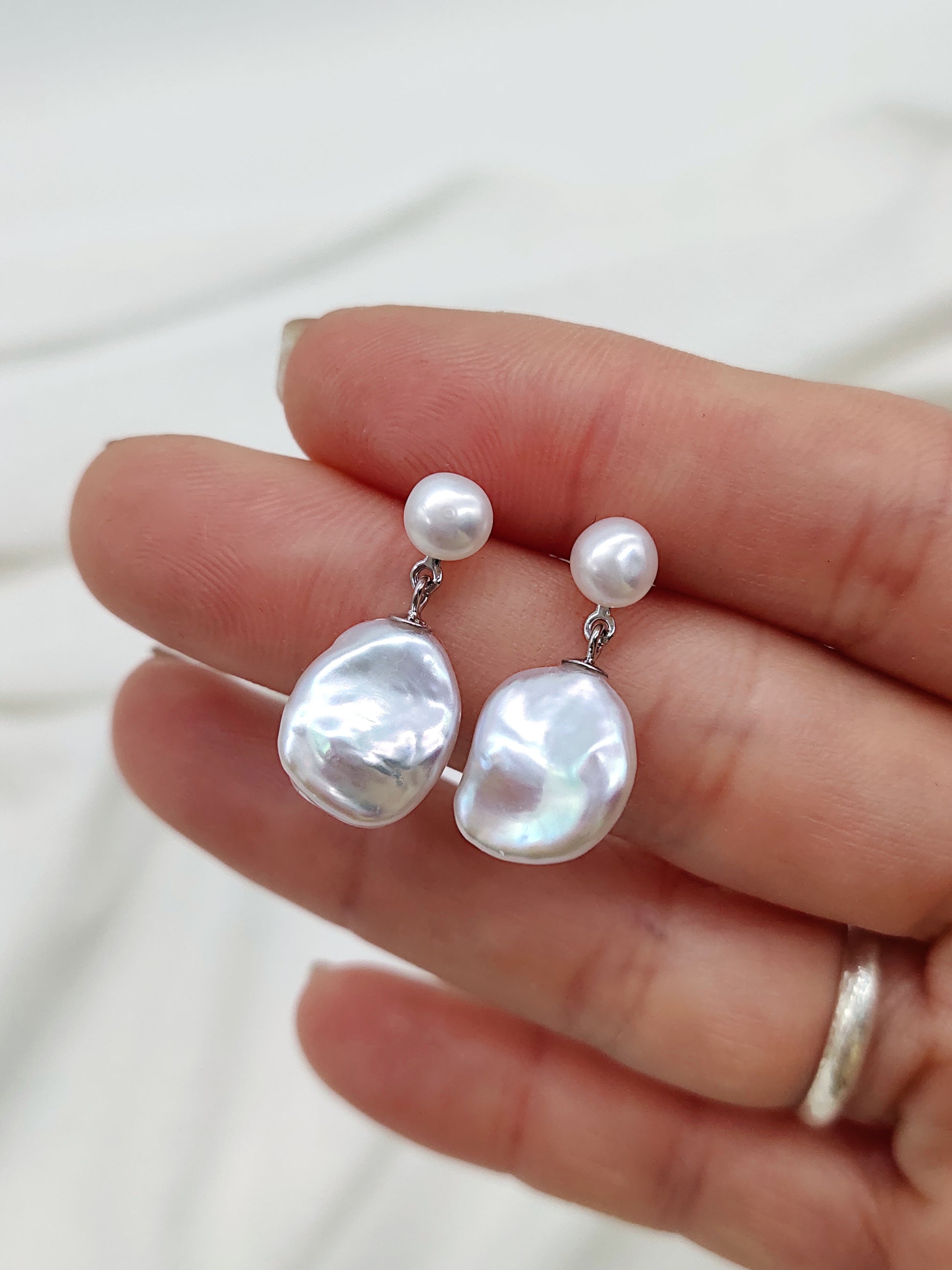 PETAL PEARL EARRINGS - KESHI PEARL