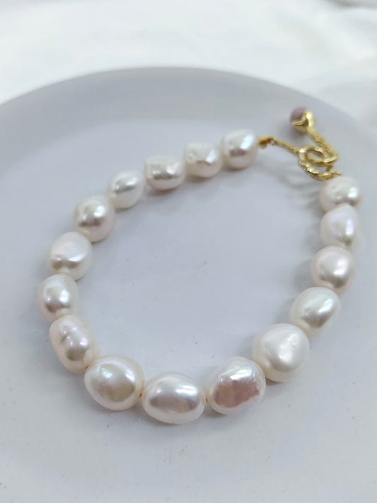 LARGE FRESHWATER PEARL BRACELET