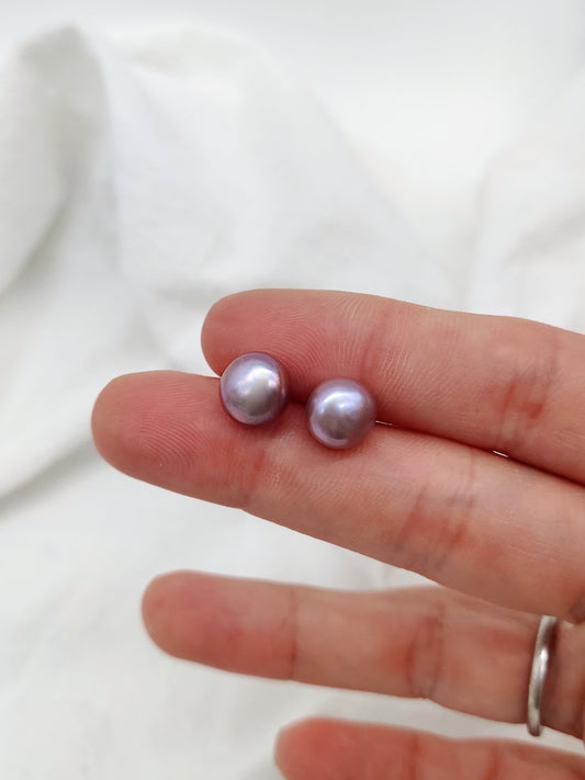 NATURAL PINK BUTTON PEARL STUD EARRINGS